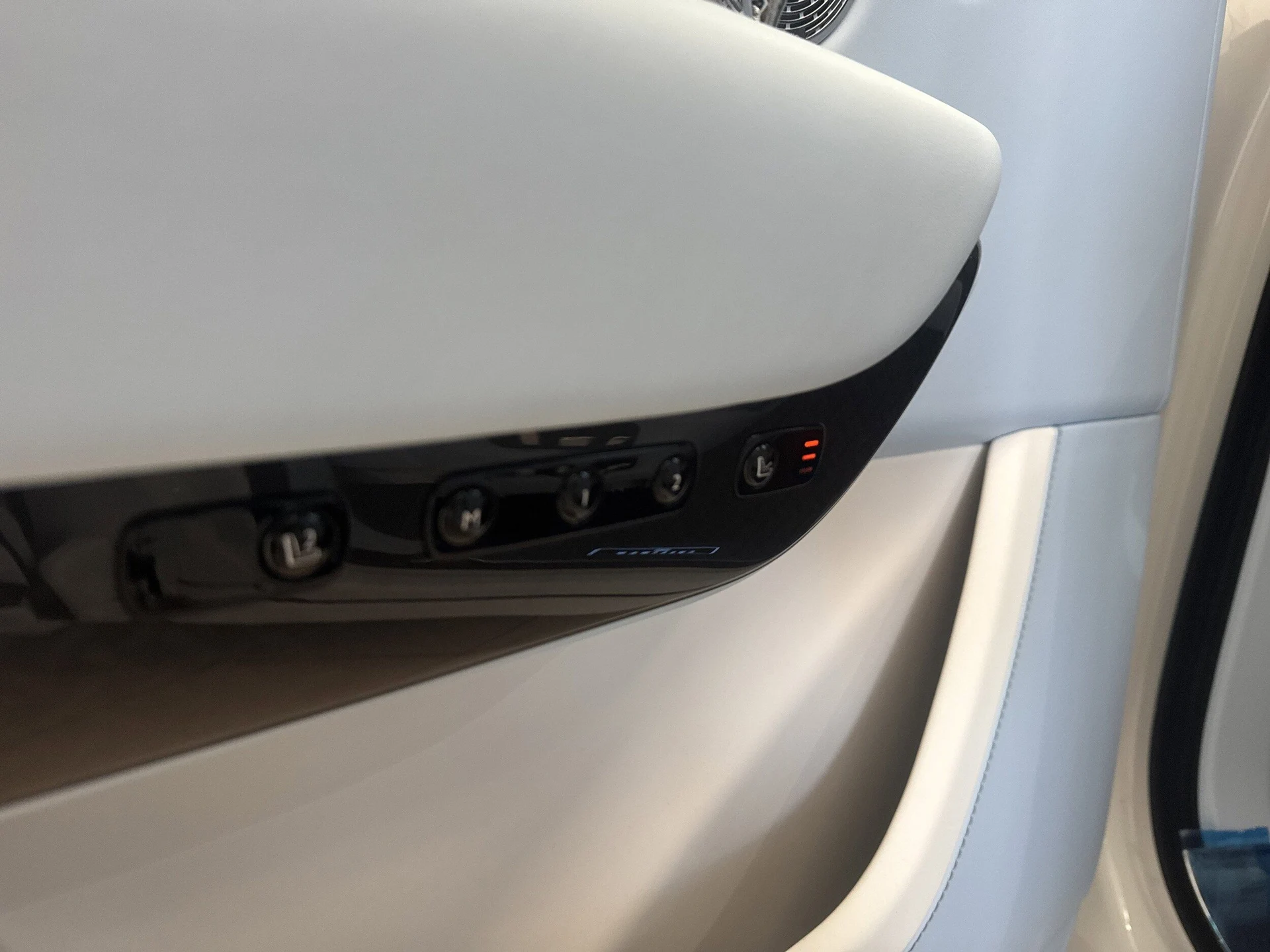 mph038_1723314033_49fc158a913de69d2770332e4cdcae53x_cea8406bbc