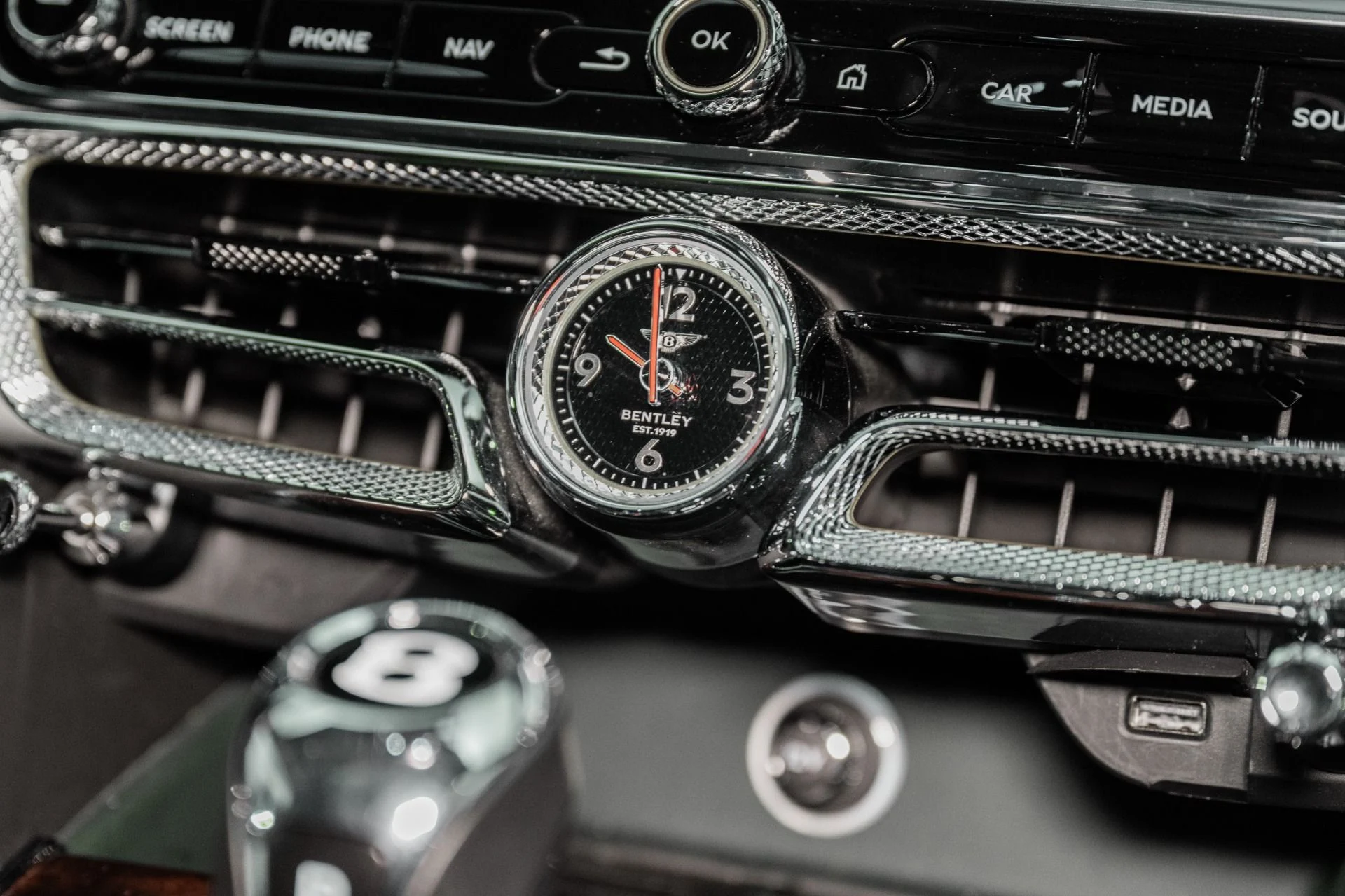 mph038_1730882053_Used_2022_Bentley_Flying_Spur_V8_1761057059_46e172f17d