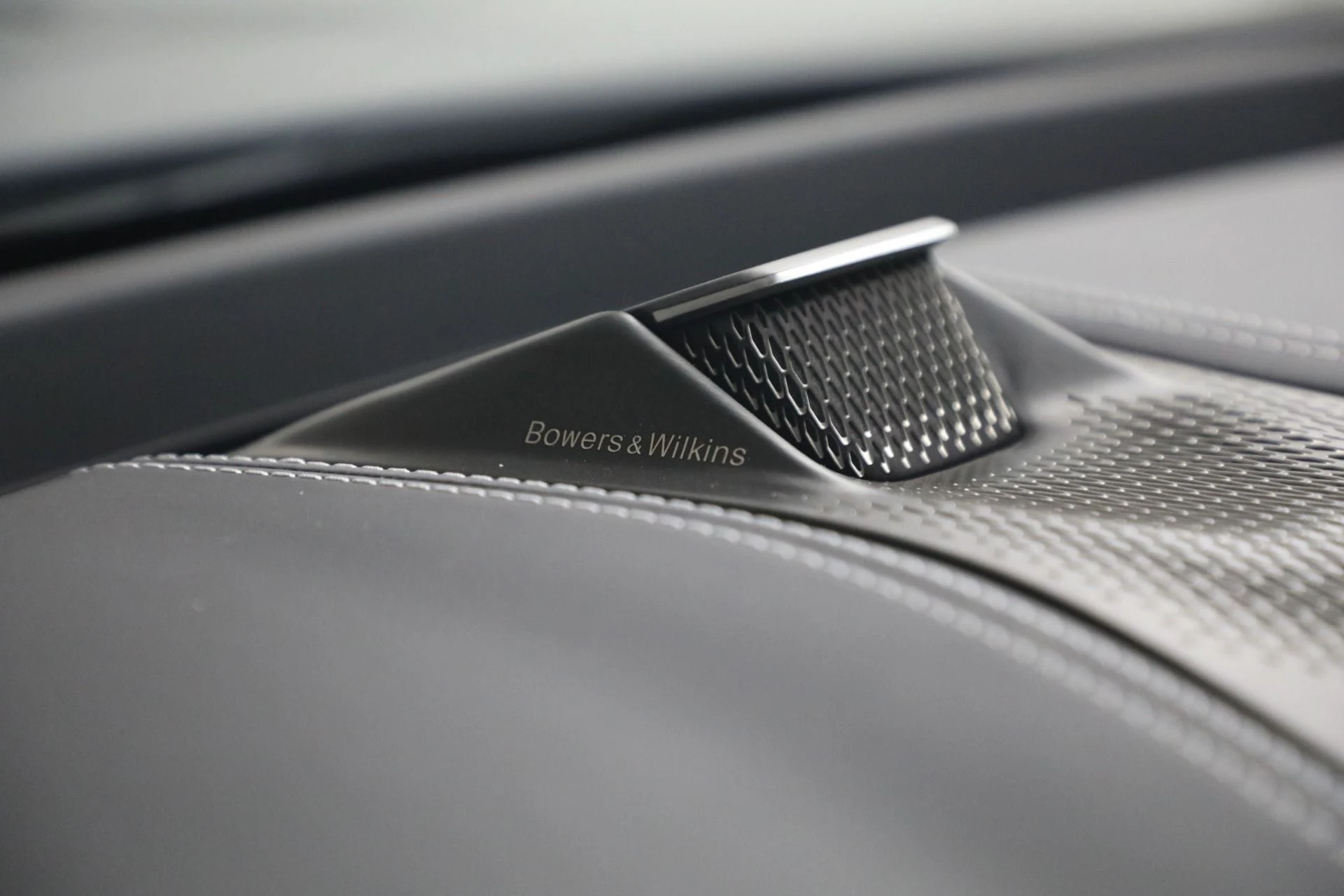 mph038_1735801094_New_2026_Aston_Martin_DBX_S_1779920374_9d69d888d8