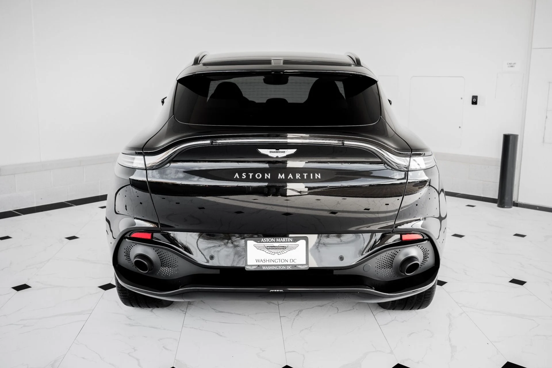 mph038_1745009789_Used_2022_Aston_Martin_DBX_550_1675796711_8b21d16b10
