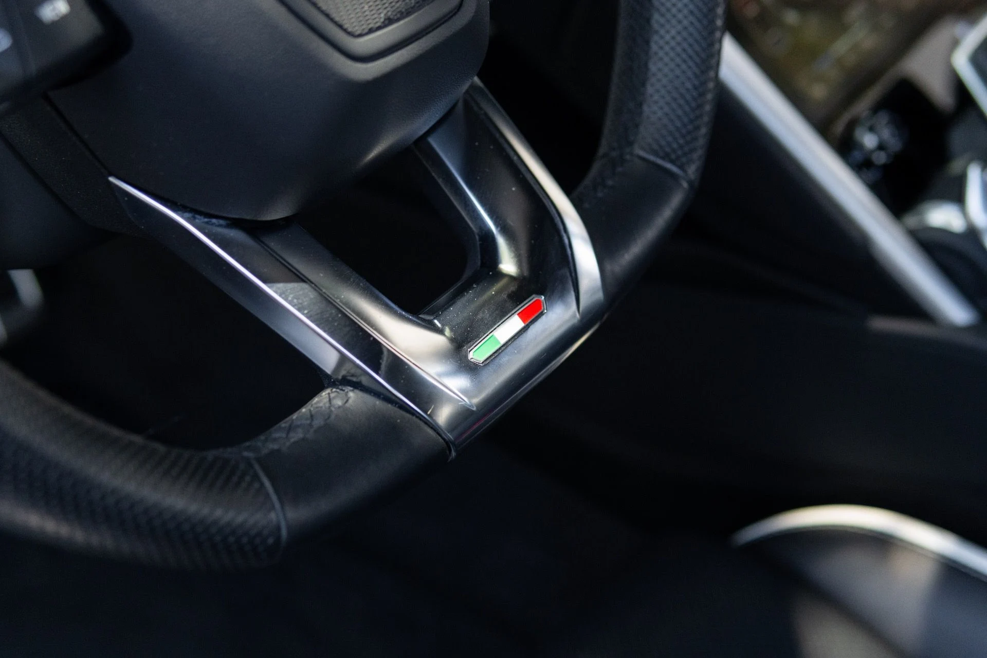 mph038_1748194921_Used_2023_Lamborghini_Urus_S_1780940773_b7cfeaa9c6