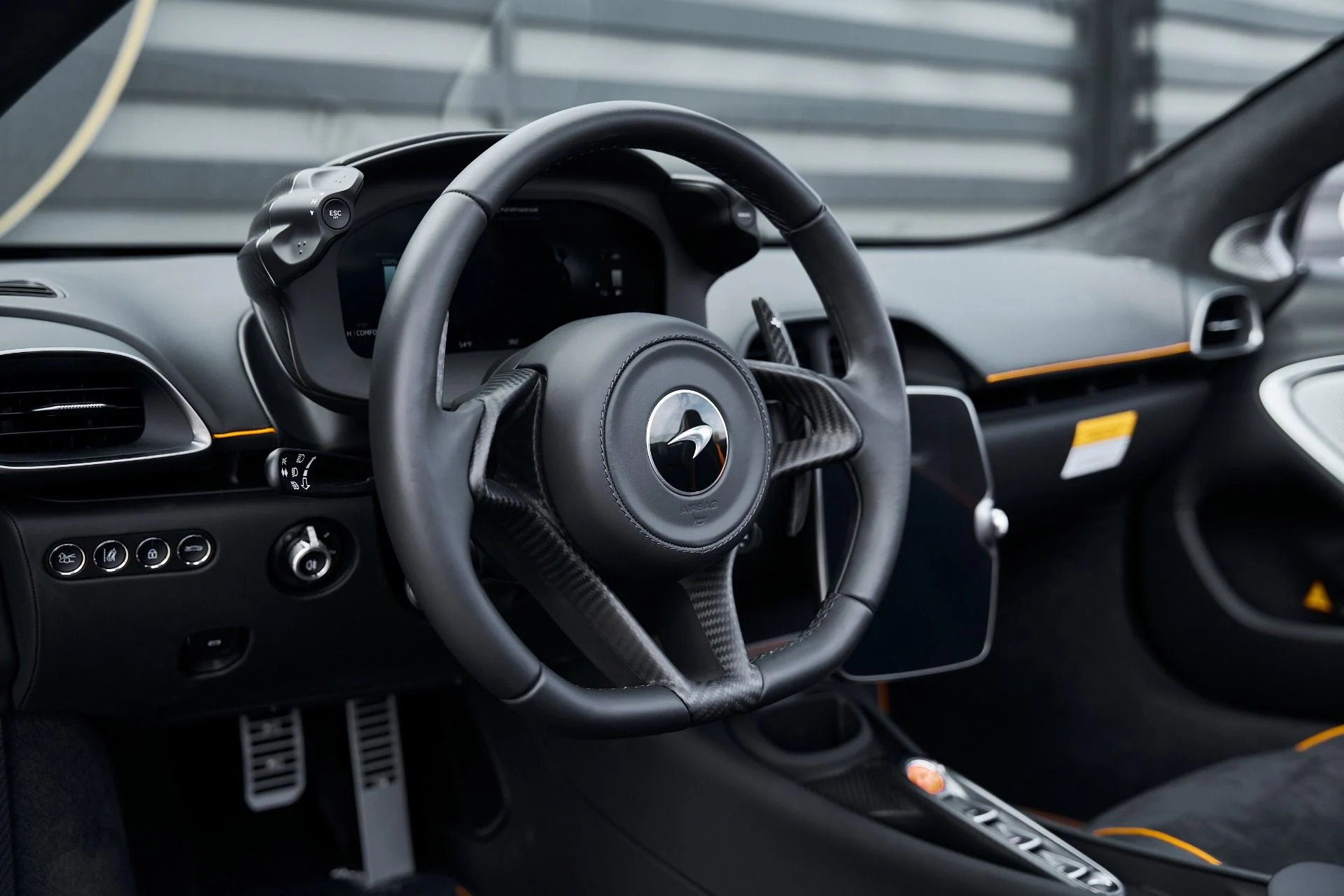 mph038_17495396_Used_2025_Mc_Laren_Artura_1769221517_5a4b5efdf3