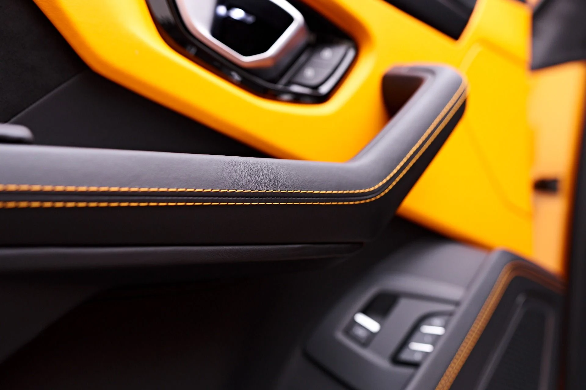 mph038_1775199741_Used_2023_Lamborghini_Urus_S_1747338722_59d31e1f8d