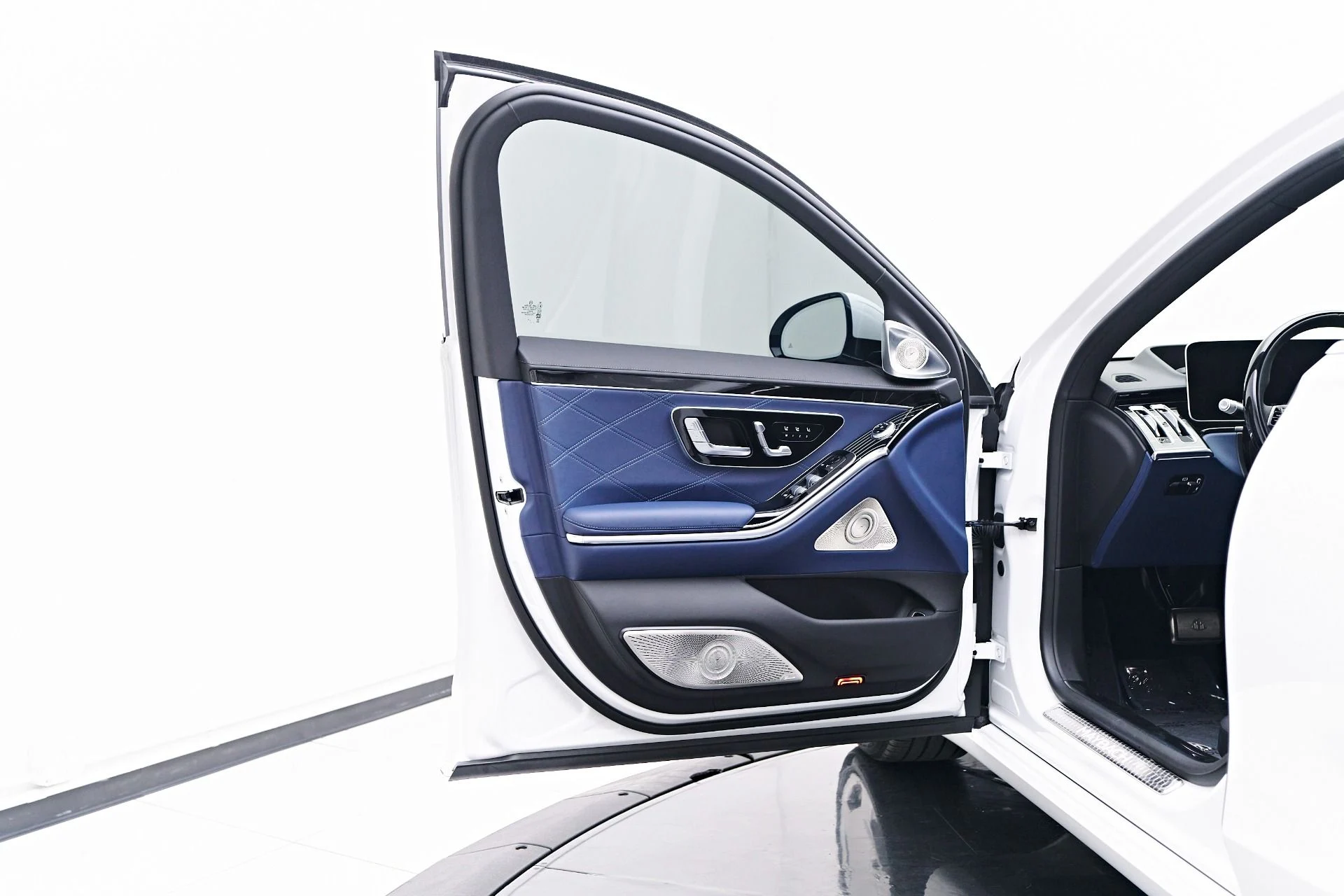 mph038_1780645547_Used_2024_Mercedes_Benz_S_Class_Maybach_S_680_1749232025_b9ca198cc9