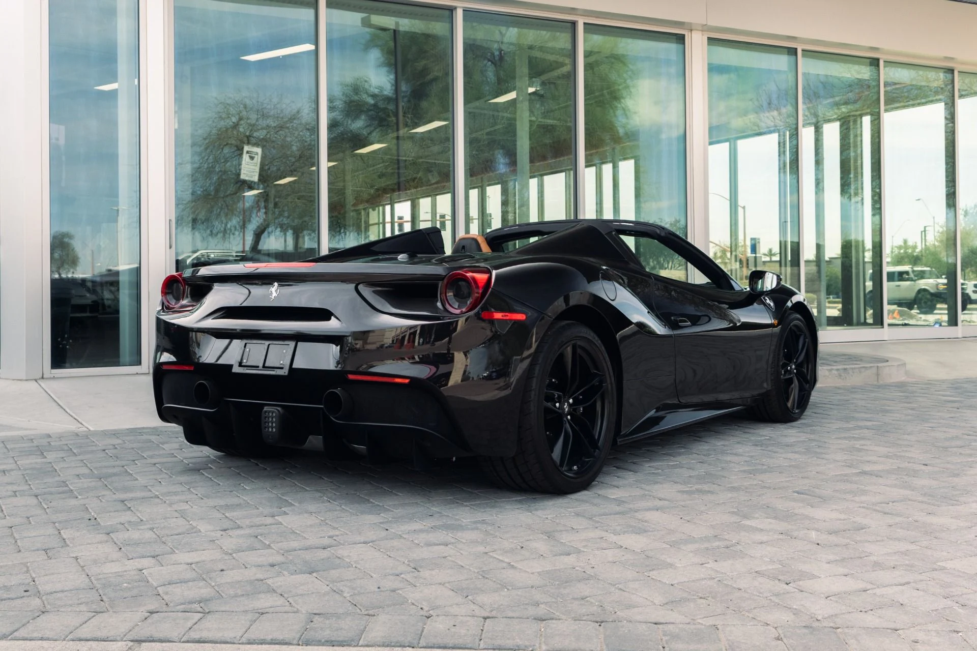 mph038_1783030277_Used_2018_Ferrari_488_Spider_1771975840_6965b3da7a