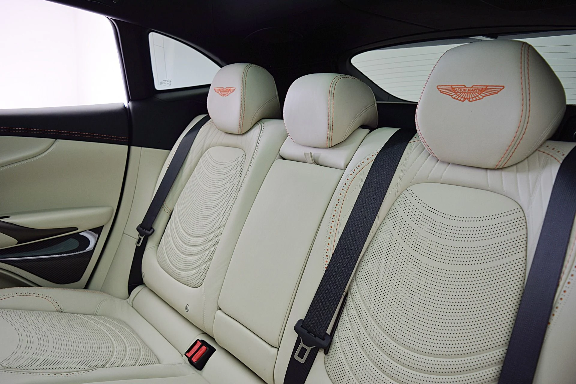 mph038_1788604705_Used_2022_Aston_Martin_DBX_a629d9ed2c