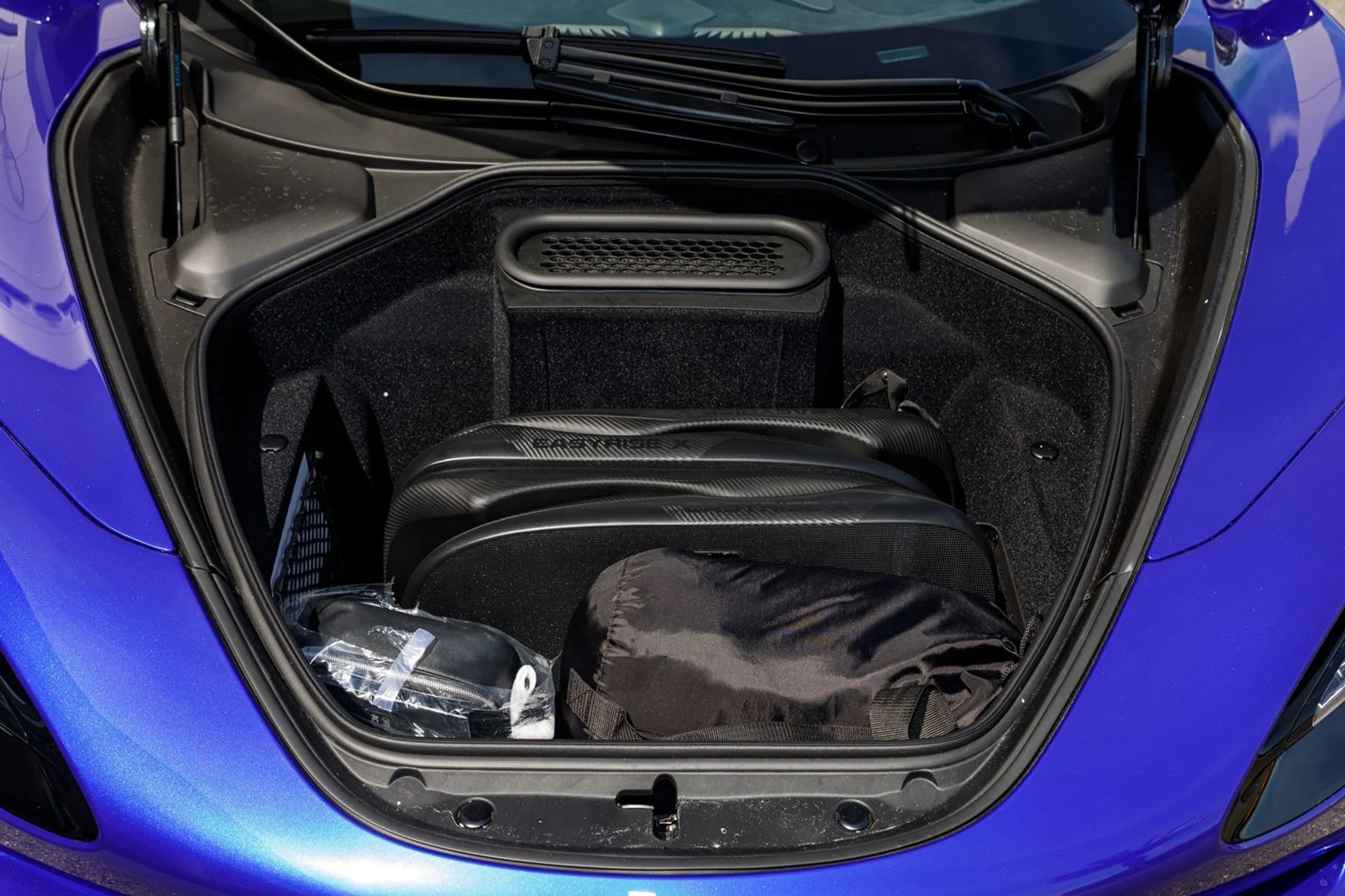 mph038_1809909756_590_p39_l_bf0284db1b