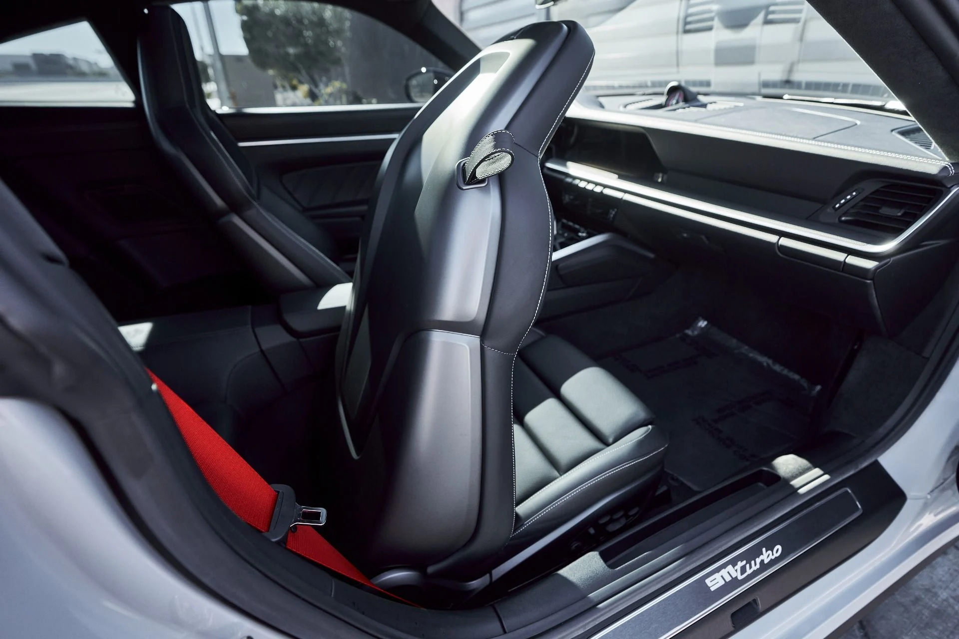 mph038_1820514852_Used_2024_Porsche_911_Turbo_1765332461_0001270636