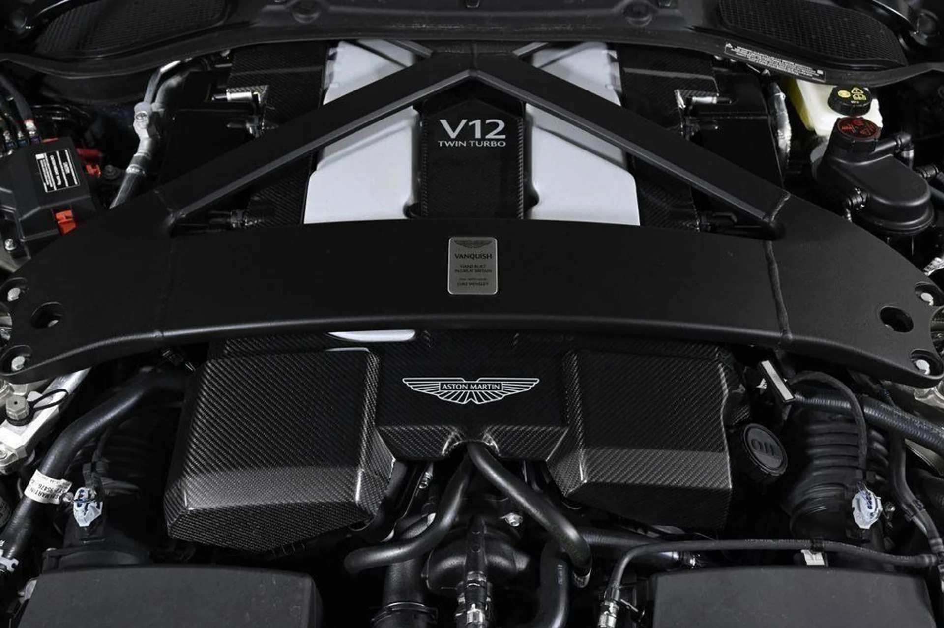mph038_1830954940_used_2025_aston_martin_vanquish_coupe_11350_22829268_38_1024_2f4df91f30