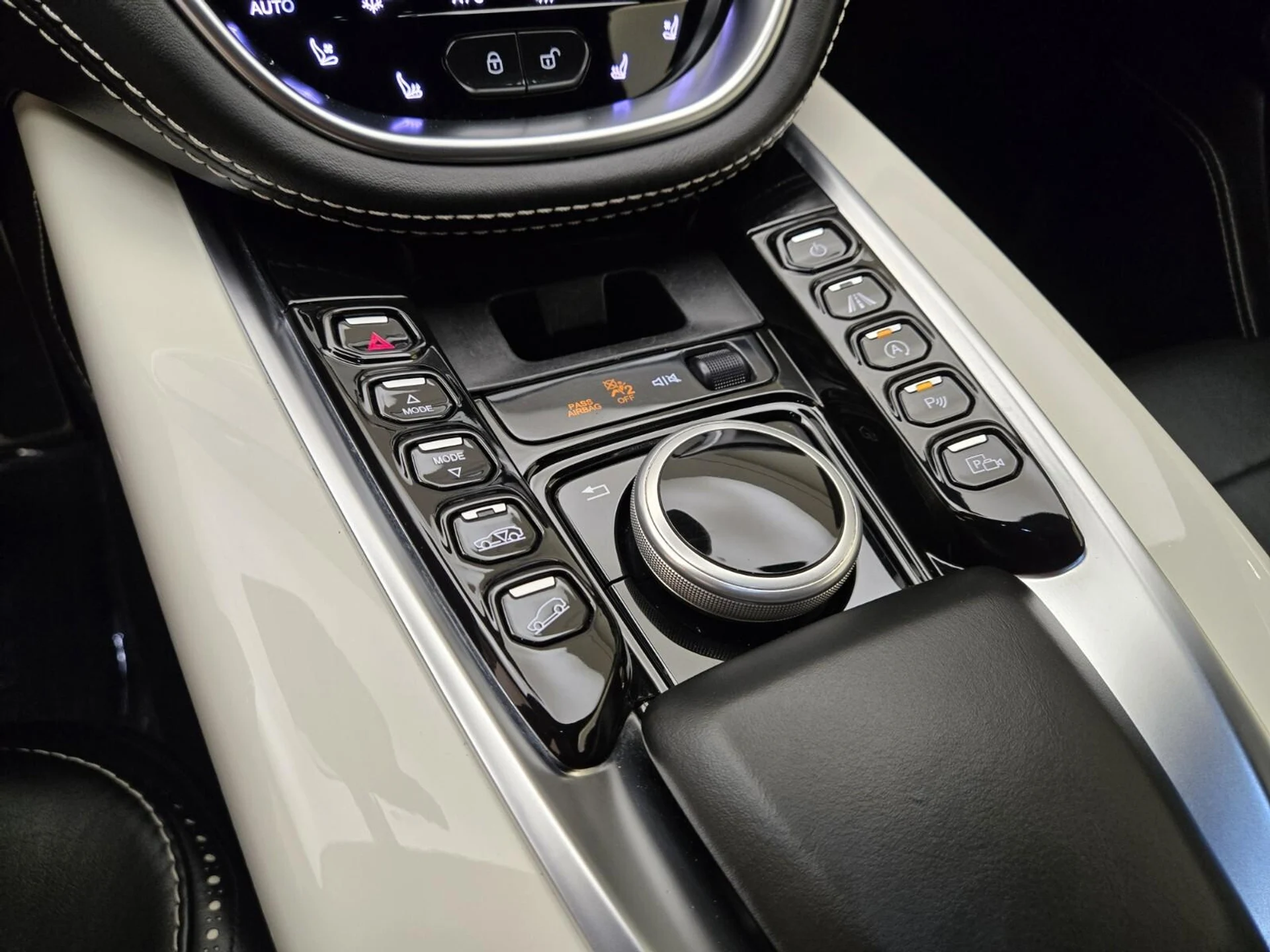 mph038_1832037972_Used_2021_Aston_Martin_DBX_1753164360_06e51c5811