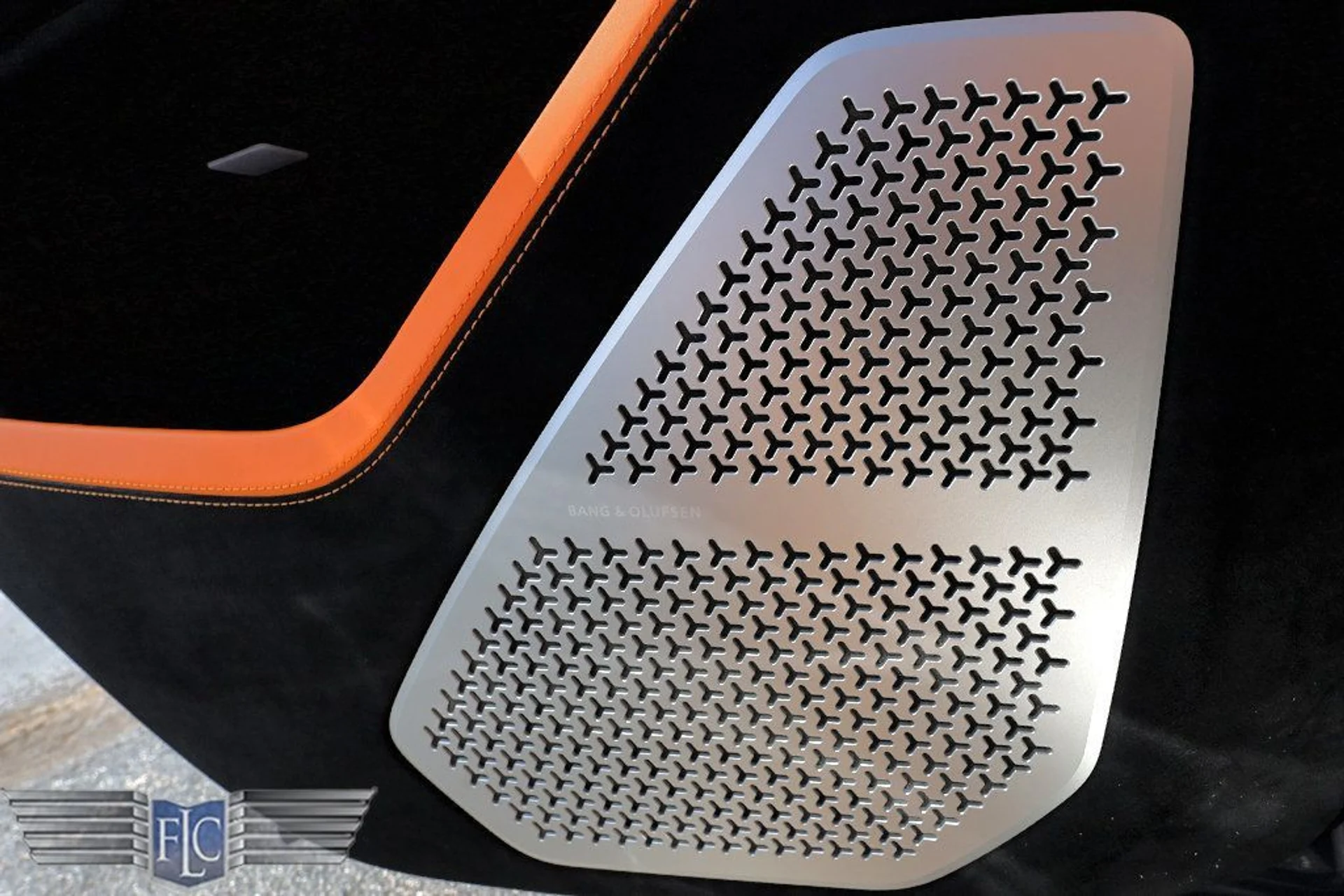 mph038_1832270223_used_2024_lamborghini_urus_performanteawd_6305_23012668_39_1024_691fdec9d9