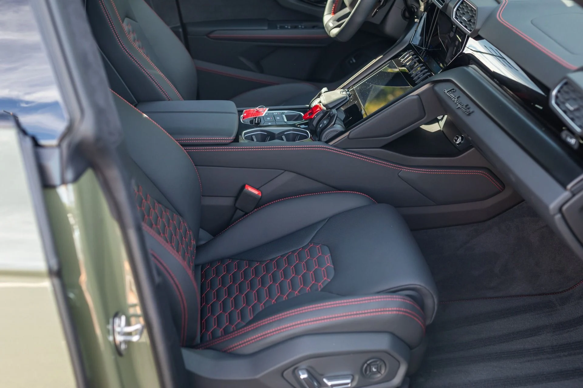 mph038_1845965346_Used_2023_Lamborghini_Urus_S_1764103574_9386547054