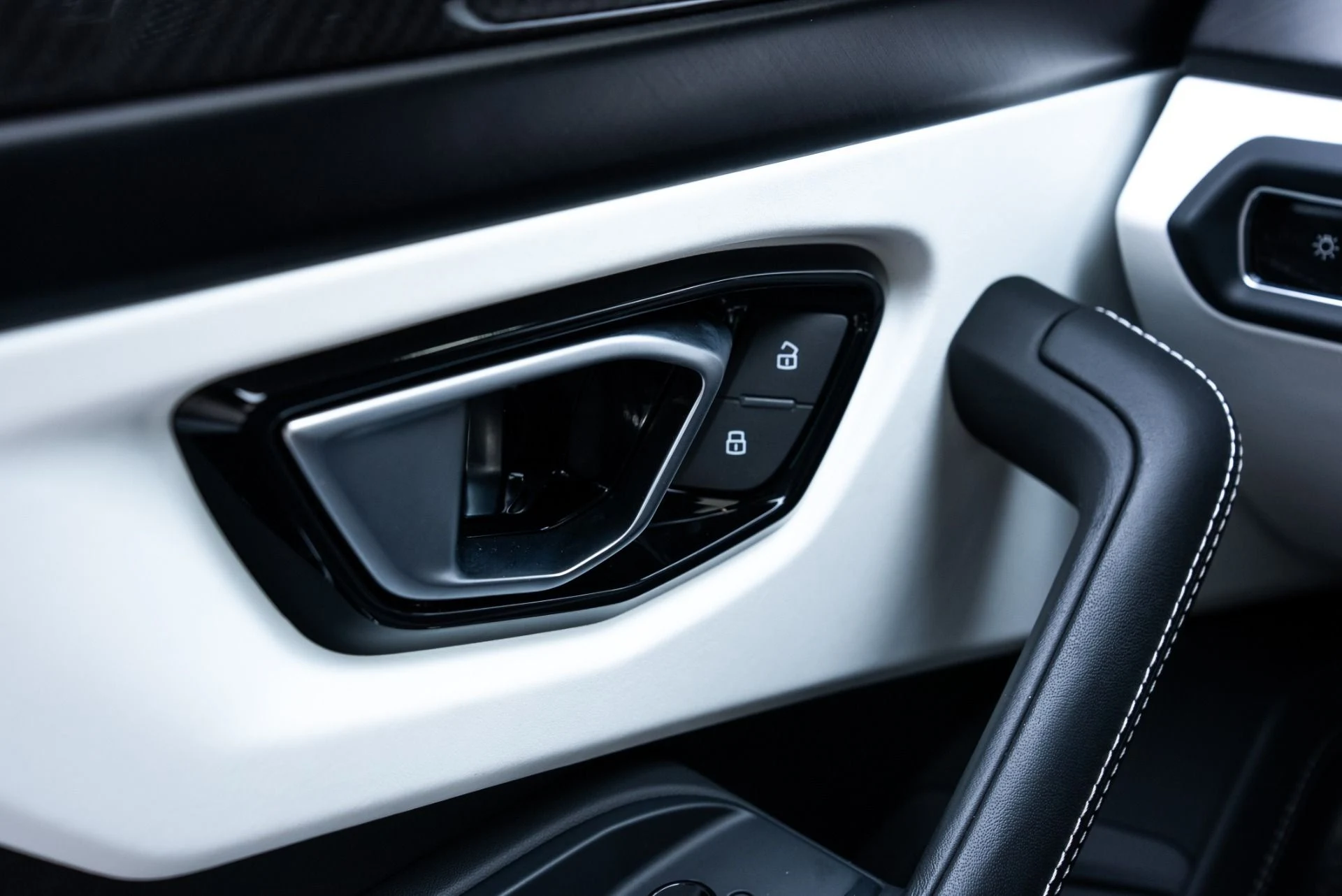 mph038_1848558346_Used_2022_Lamborghini_Urus_1775598124_af2c8a81d6