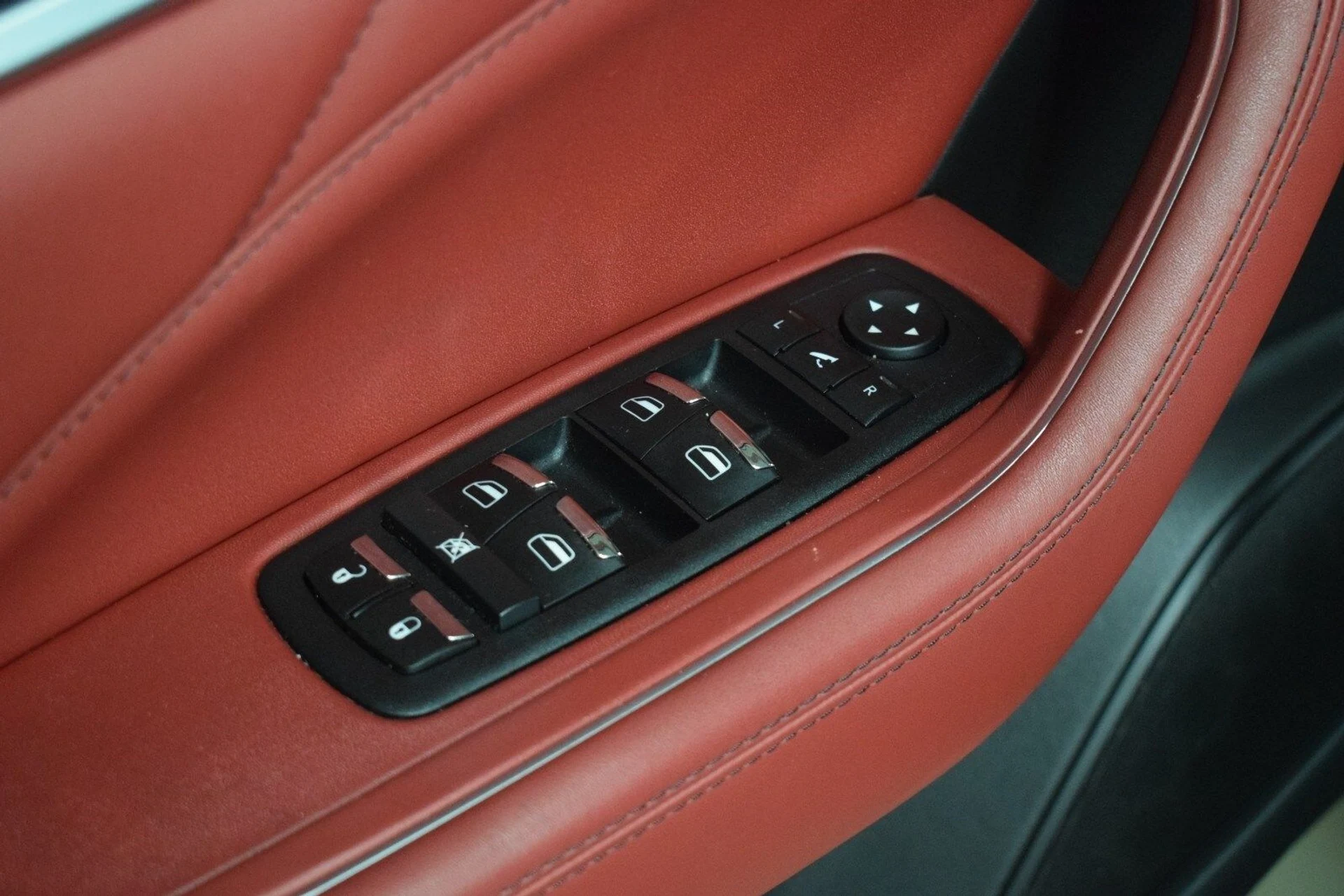 mph038_185874824_c21e0eaf7c66a6d82479e78af727f96dx_335d48deaa