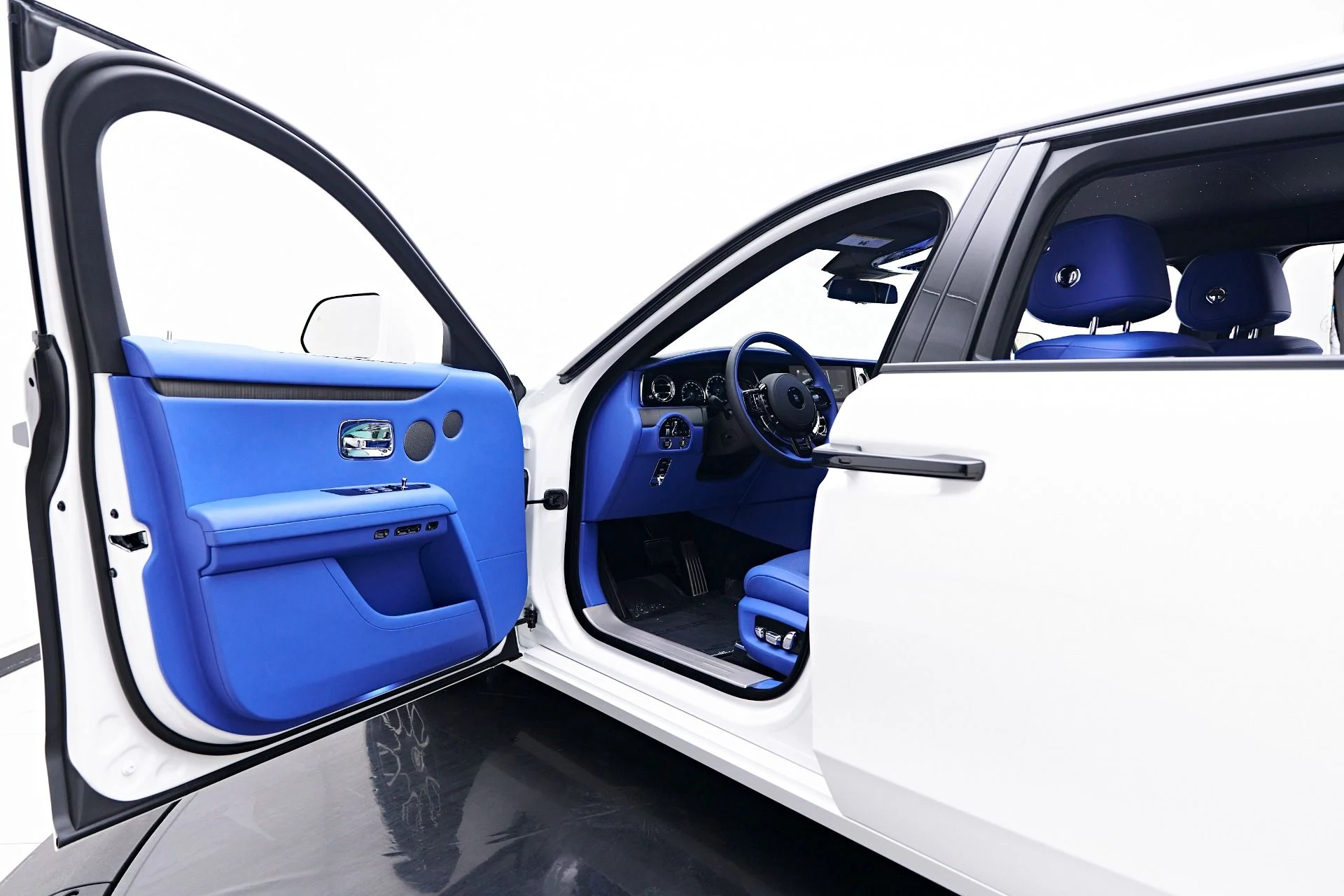 mph038_1864795910_Used_2024_Rolls_Royce_Ghost_Base_1757190835_2a1aec9b62