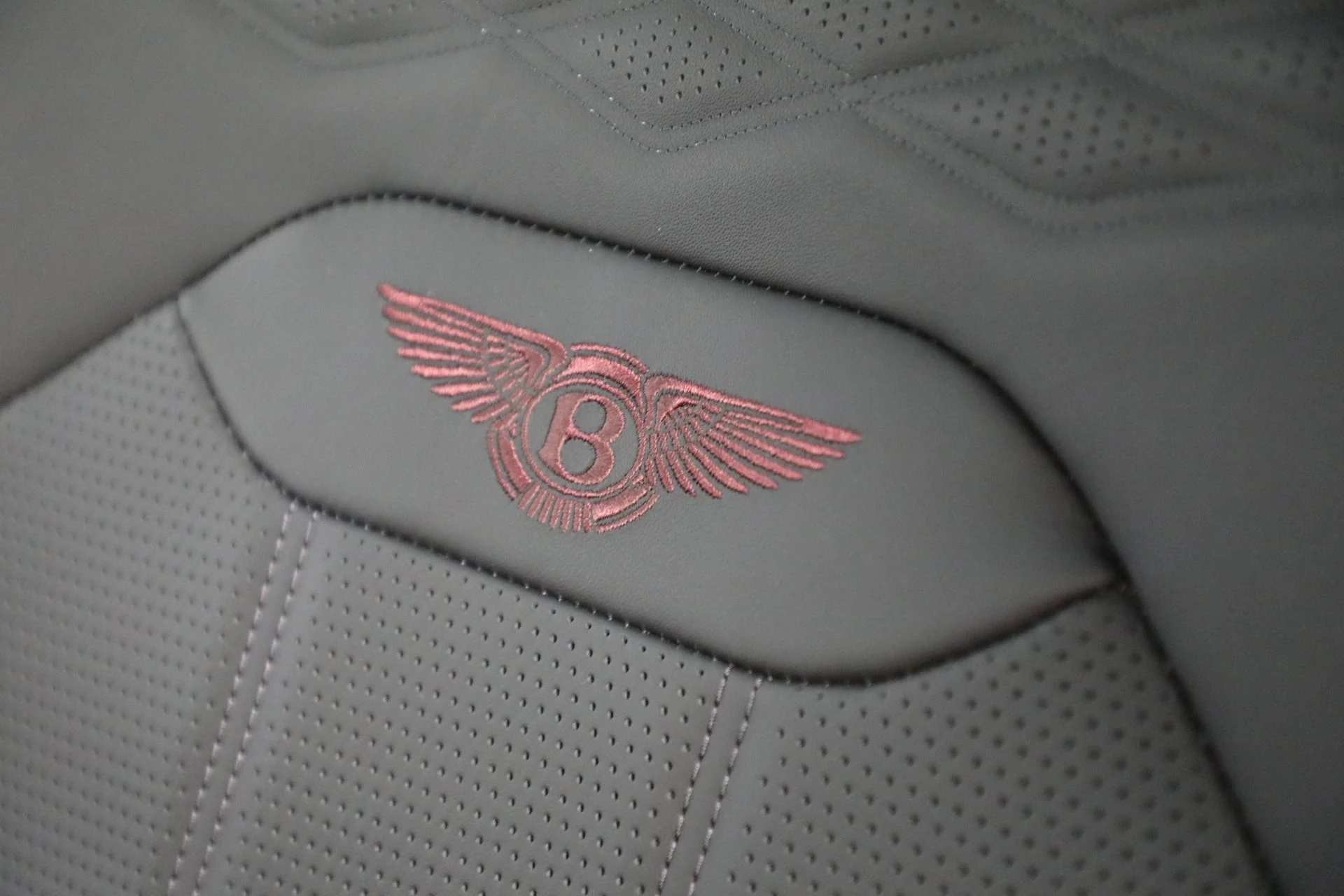 mph038_1868477534_Used_2023_Bentley_Bentayga_EWB_Azure_V8_cc0a47f9b3
