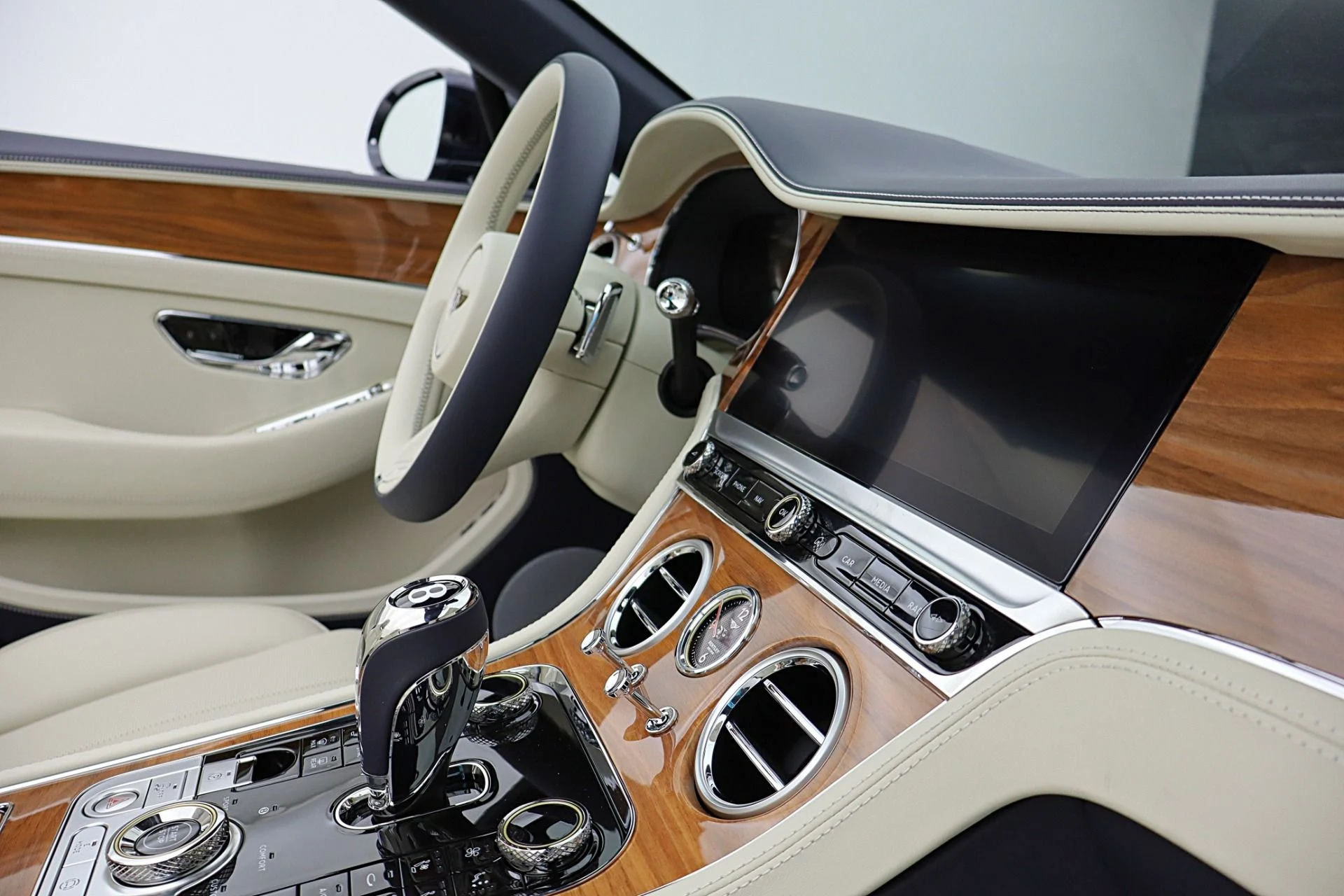 mph038_1872438173_New_2026_Bentley_Continental_GTC_e995c07d64