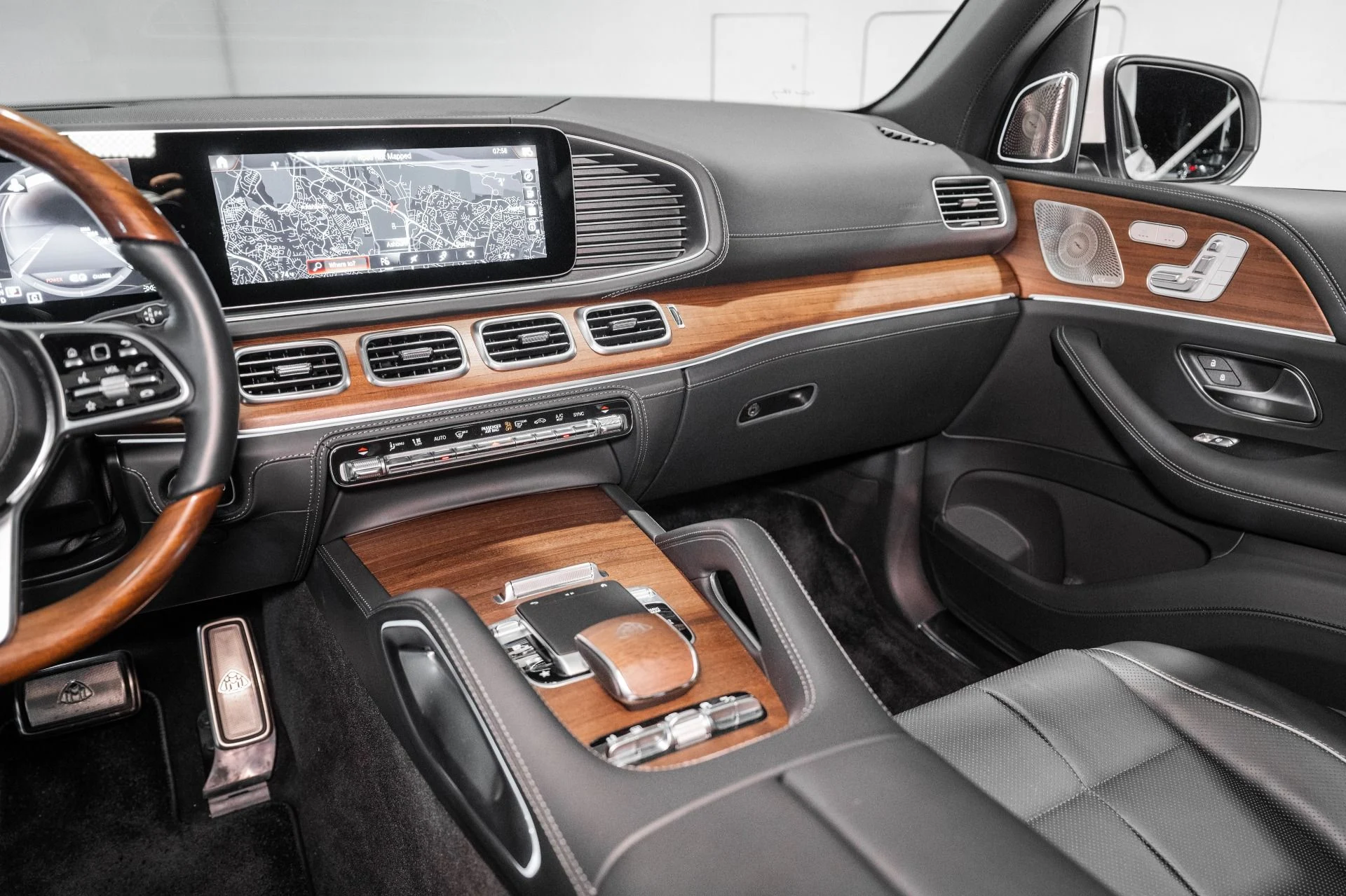 mph038_1880112670_Used_2023_Mercedes_Benz_GLS_Maybach_GLS_600_1762355740_8a7b78fd7f