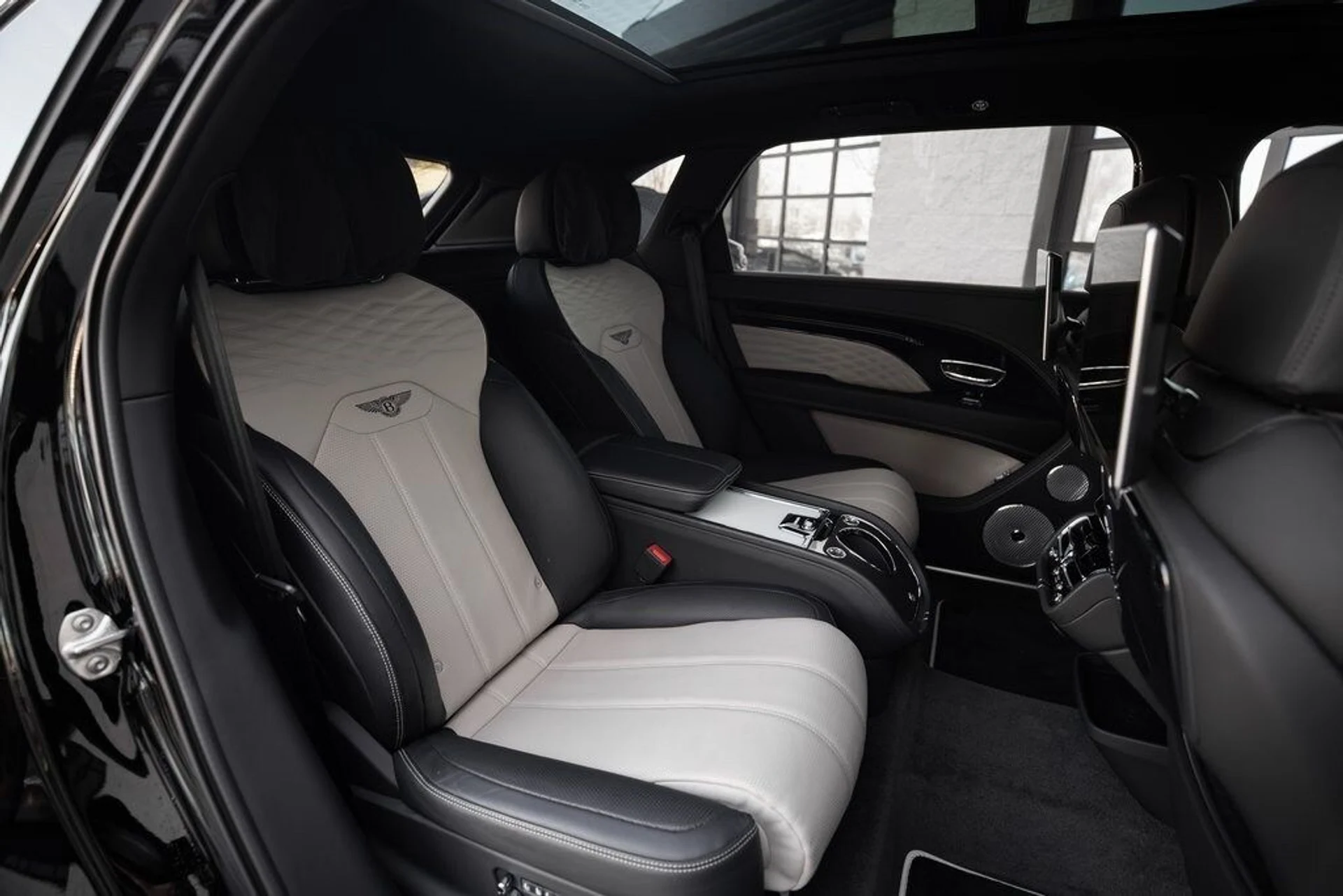 mph038_1888820696_934345a104024453adfe261c27386e59x_a1b610e84d