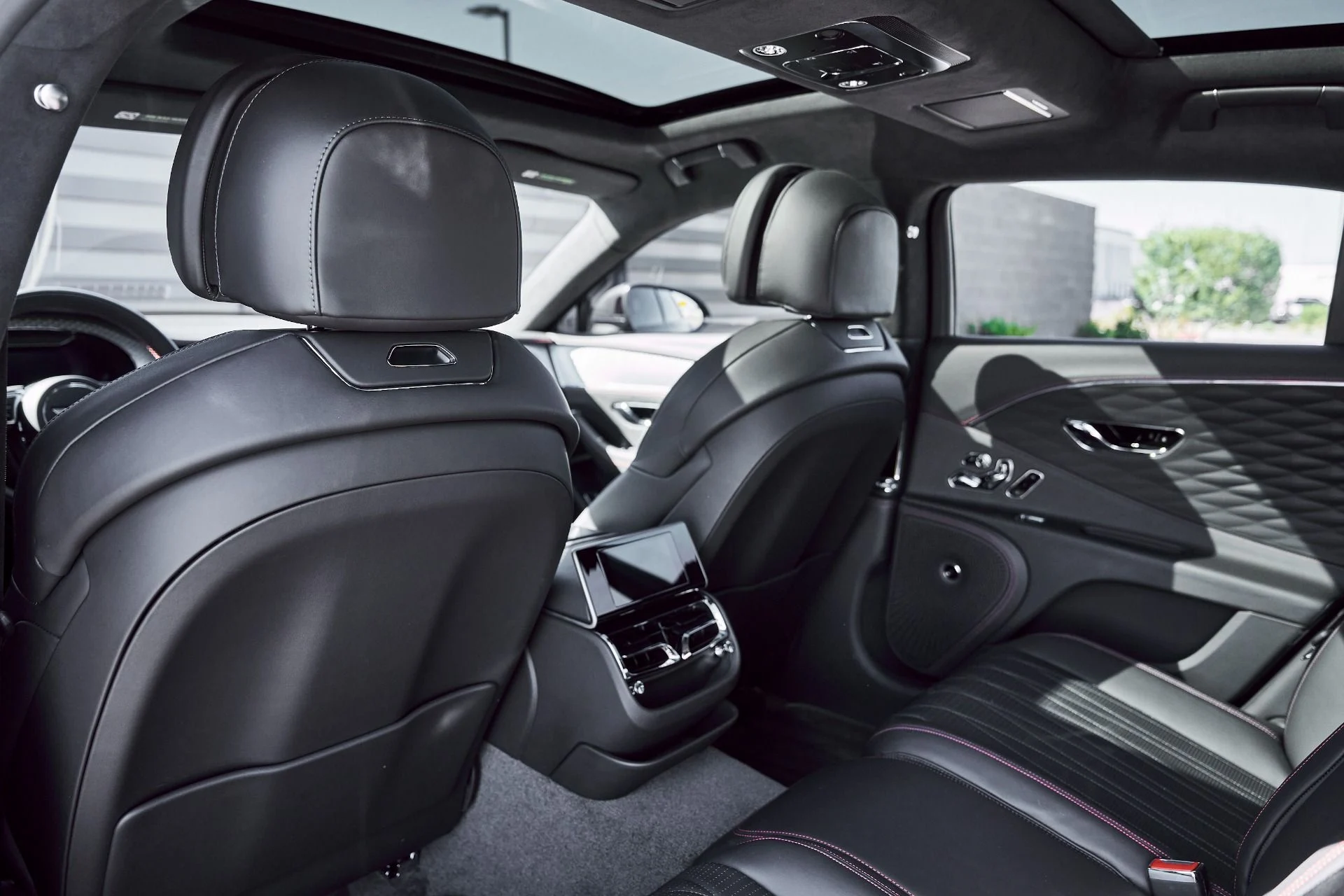 mph038_1900907172_Used_2023_Bentley_Flying_Spur_V8_1773280675_dd25676786