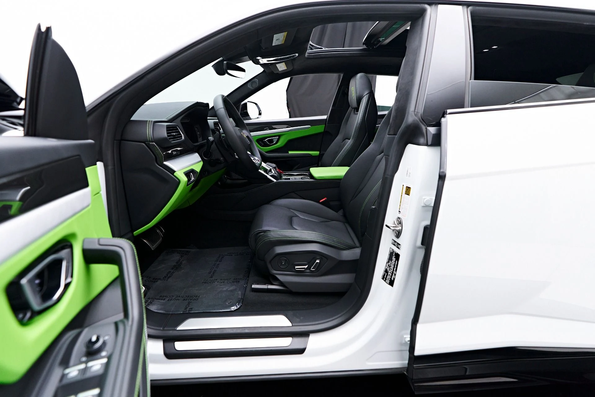mph038_1912996983_Used_2022_Lamborghini_Urus_Base_1758404810_cef7d51421