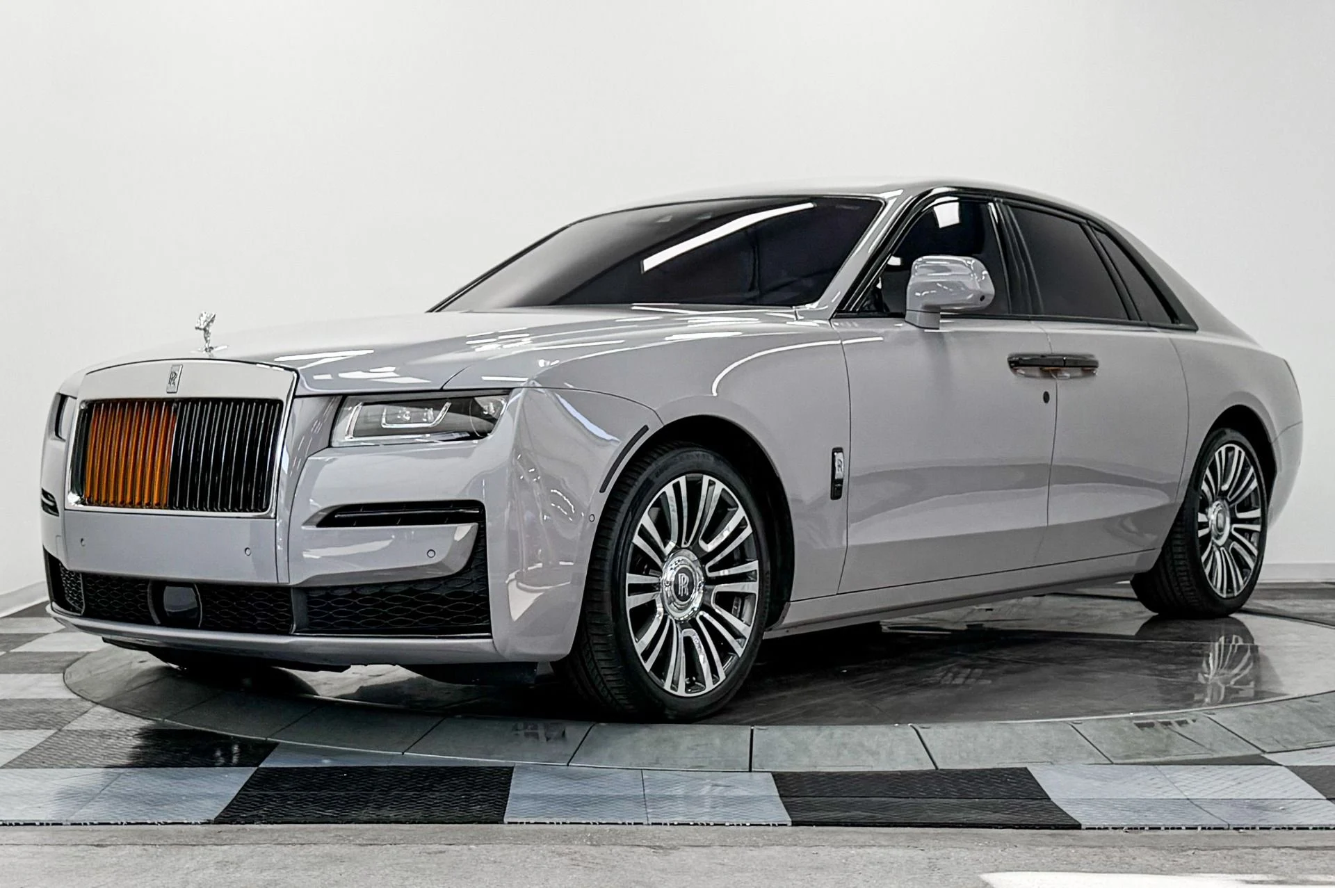 mph038_1921284434_Used_2022_Rolls_Royce_Ghost_The_Ghost_Package_Bespoke_Audio_Illuminated_Fascia_1785265086_09a77a077d