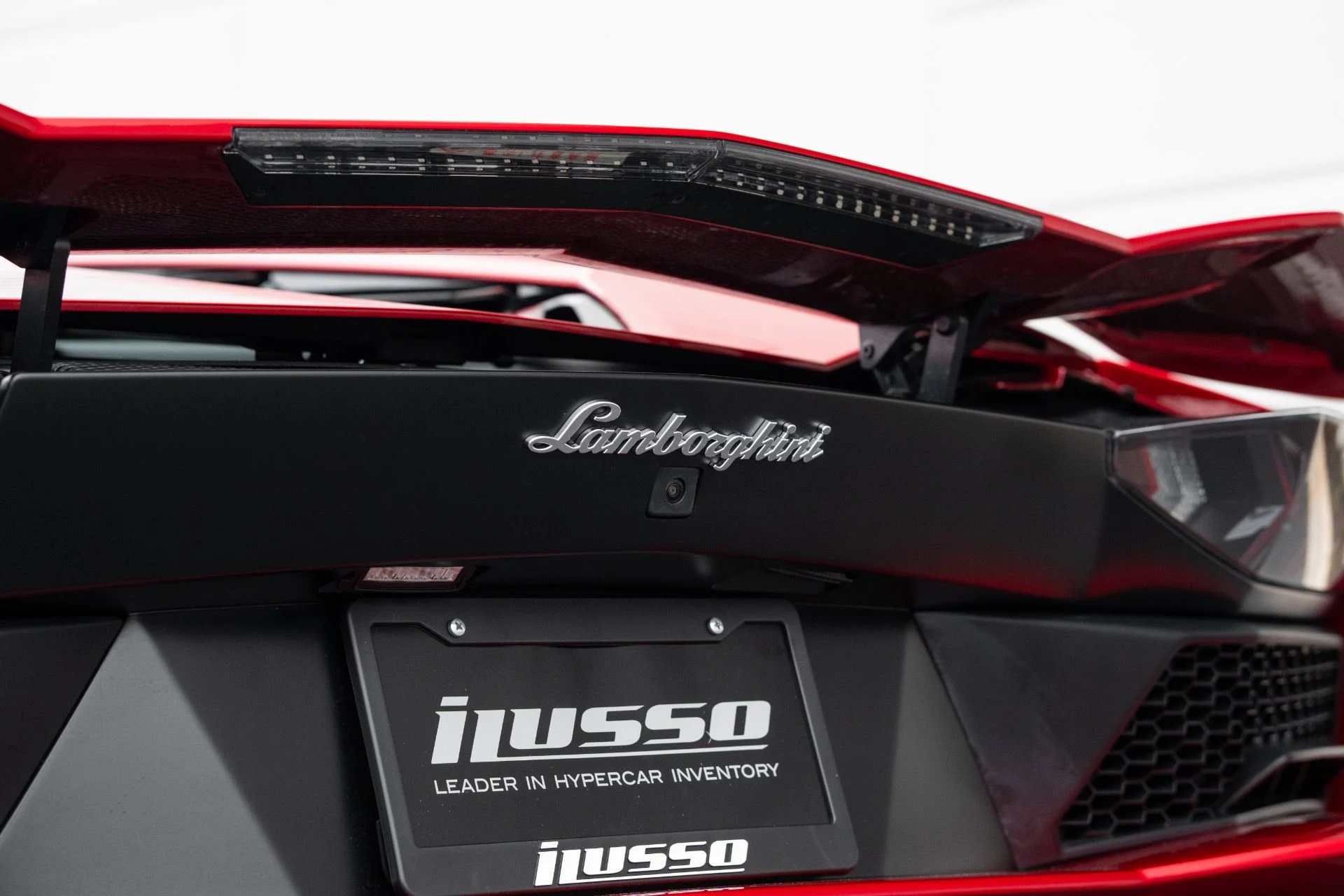 mph038_1947556985_Used_2018_Lamborghini_Aventador_Roadster_LP_740_4_S_1770343320_e4e8637678