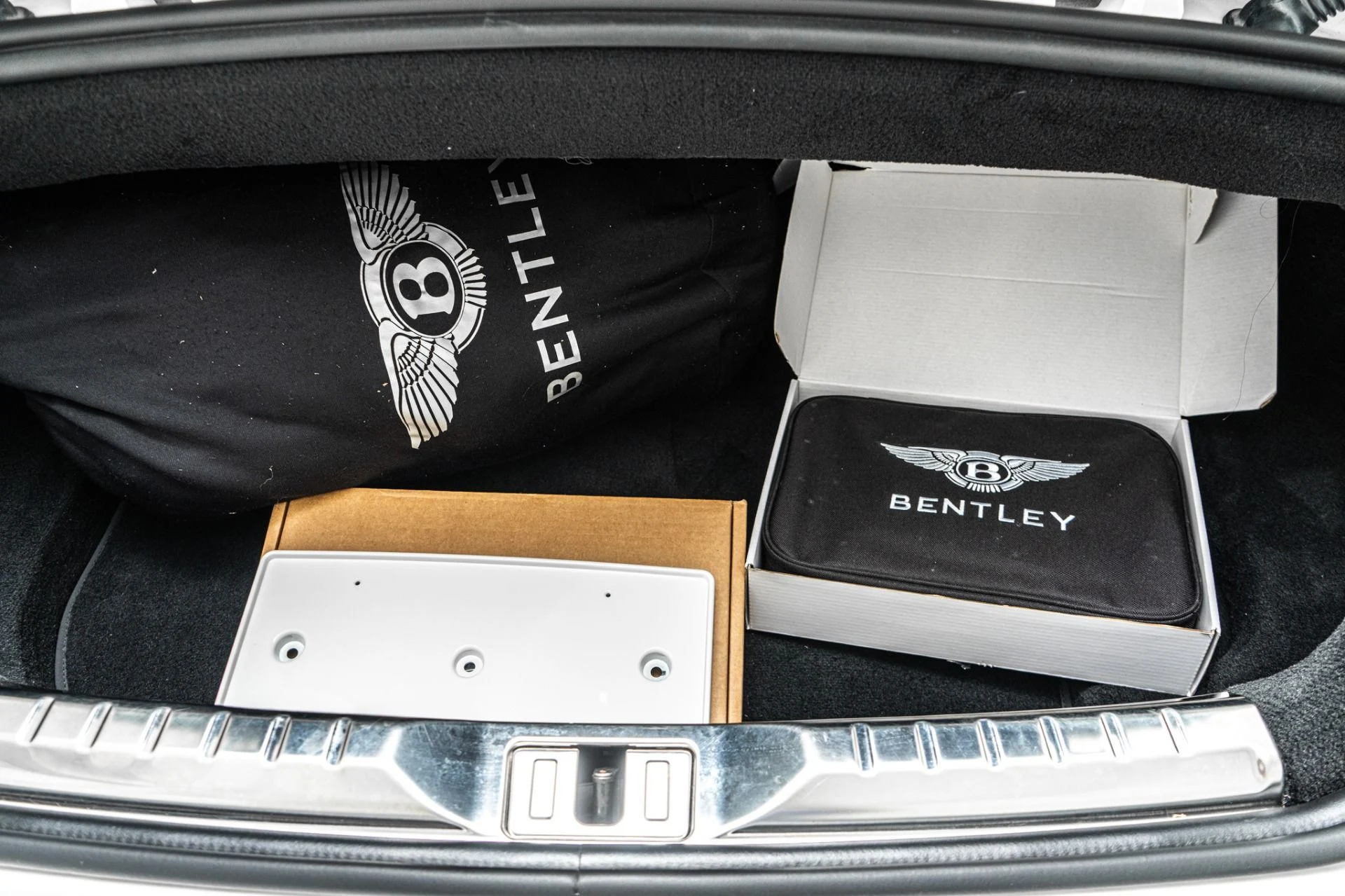 mph038_1952488897_Used_2020_Bentley_Continental_GTC_V8_Mulliner_Front_Seat_Comfort_Specifications_Naim_Audio_1786125388_63f816249b