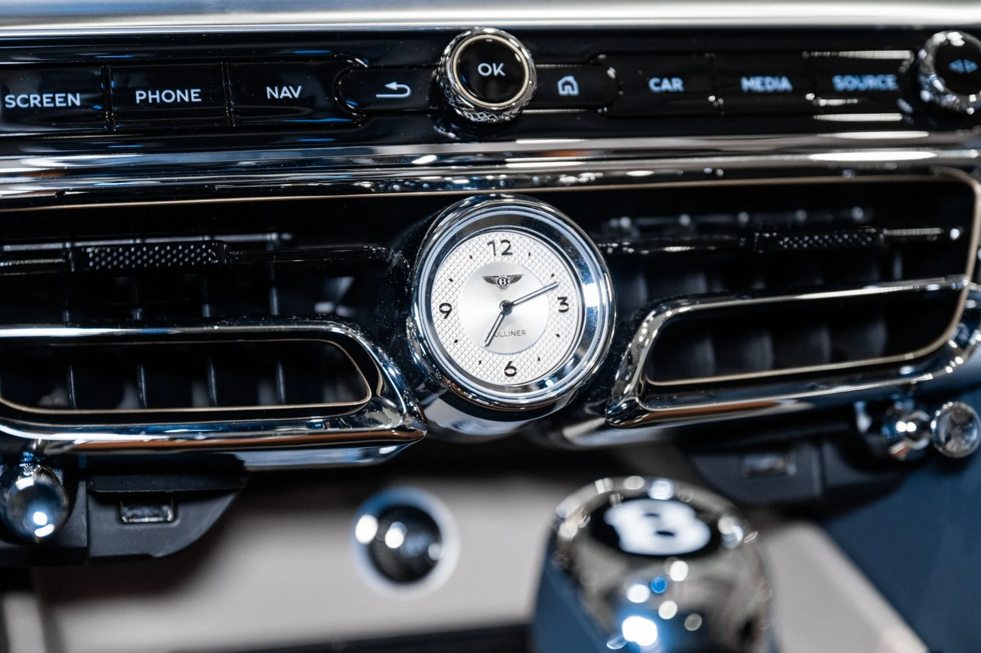 mph038_1968087009_Used_2023_Bentley_Flying_Spur_1772469545_1b76f844bc