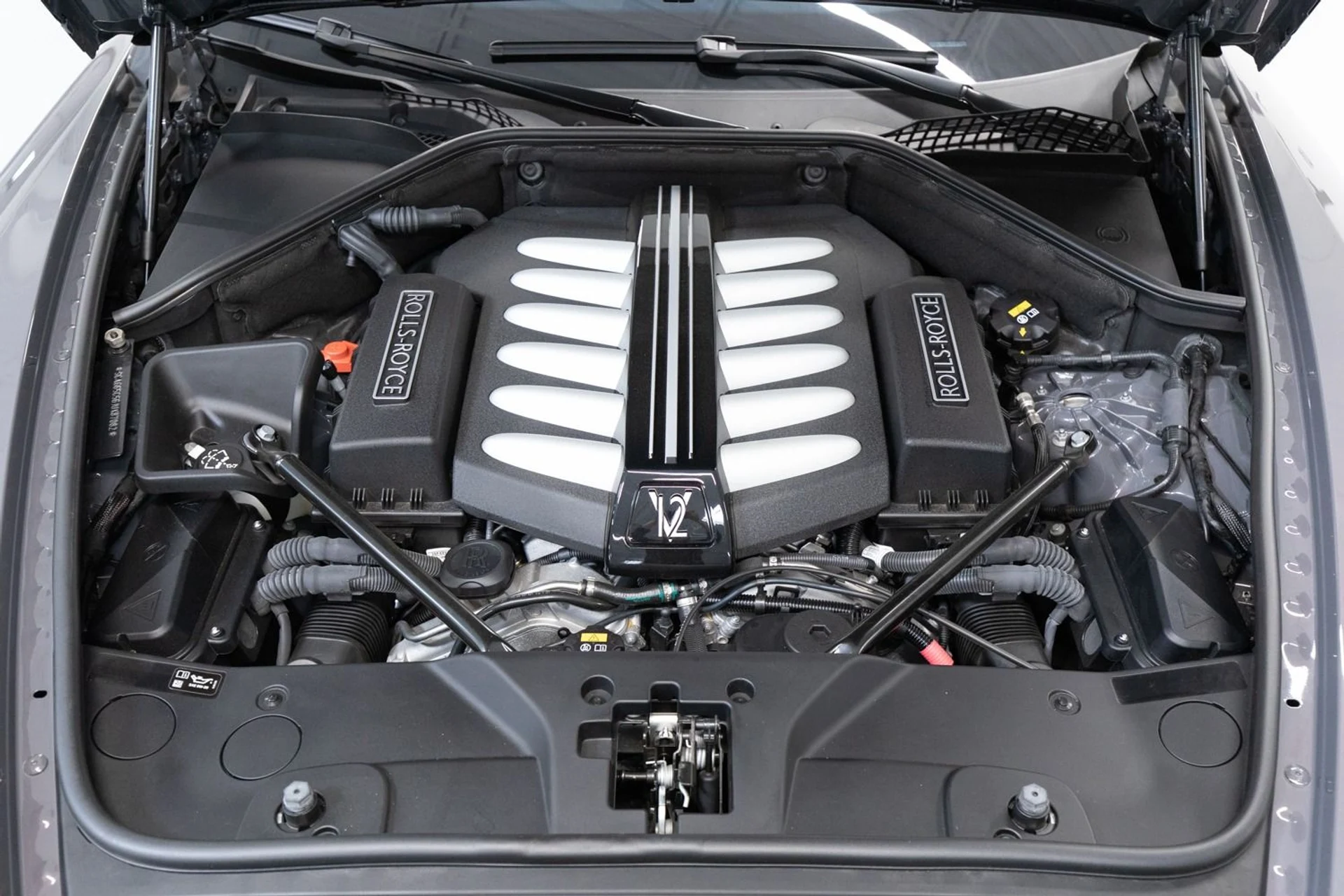 mph038_1968713726_Used_2018_Rolls_Royce_Wraith_Luminary_Collection_1708563018_ab2c3930e4