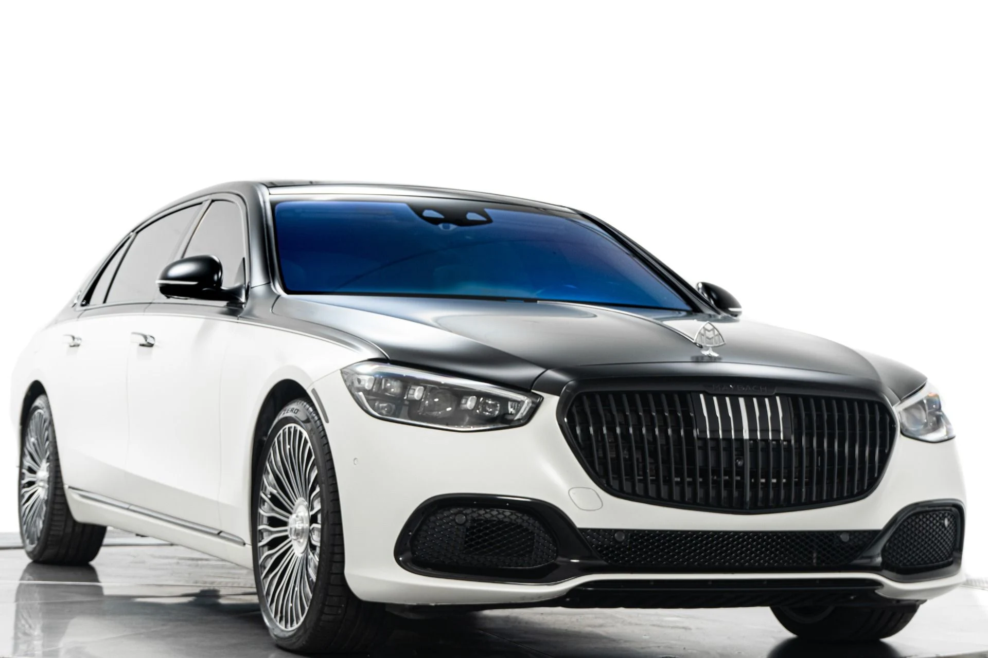 mph038_1989662662_Used_2021_Mercedes_Benz_Maybach_S_580_4_MATIC_Factory_Two_Tone_paint_Executive_Rear_Seat_Package_Bottle_Chiller_1776288092_15998e3923