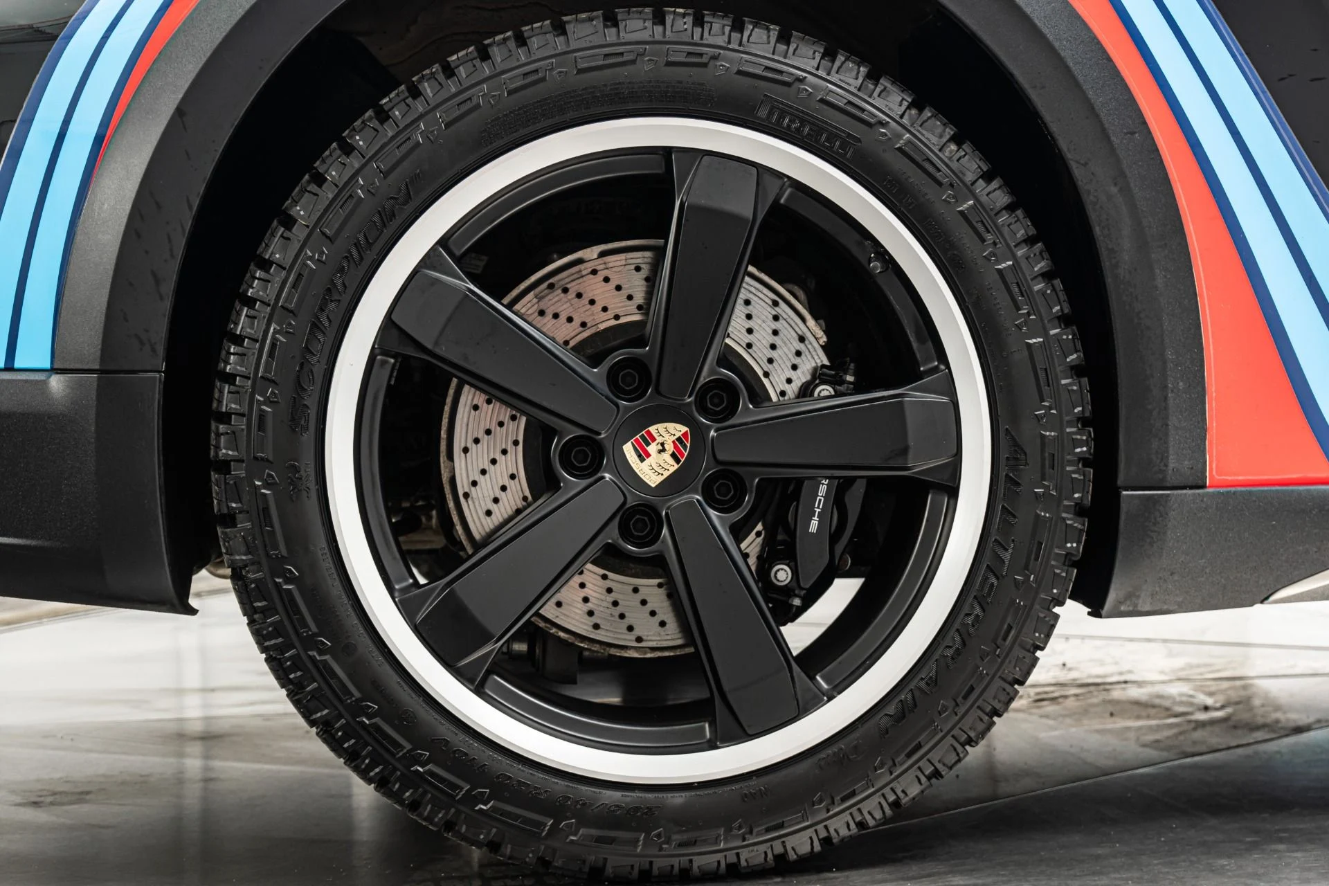 mph038_1992484950_Used_2024_Porsche_911_Dakar_Martini_Livery_Carbon_Roof_570_of_2500_1777055109_6bcc1a6b44