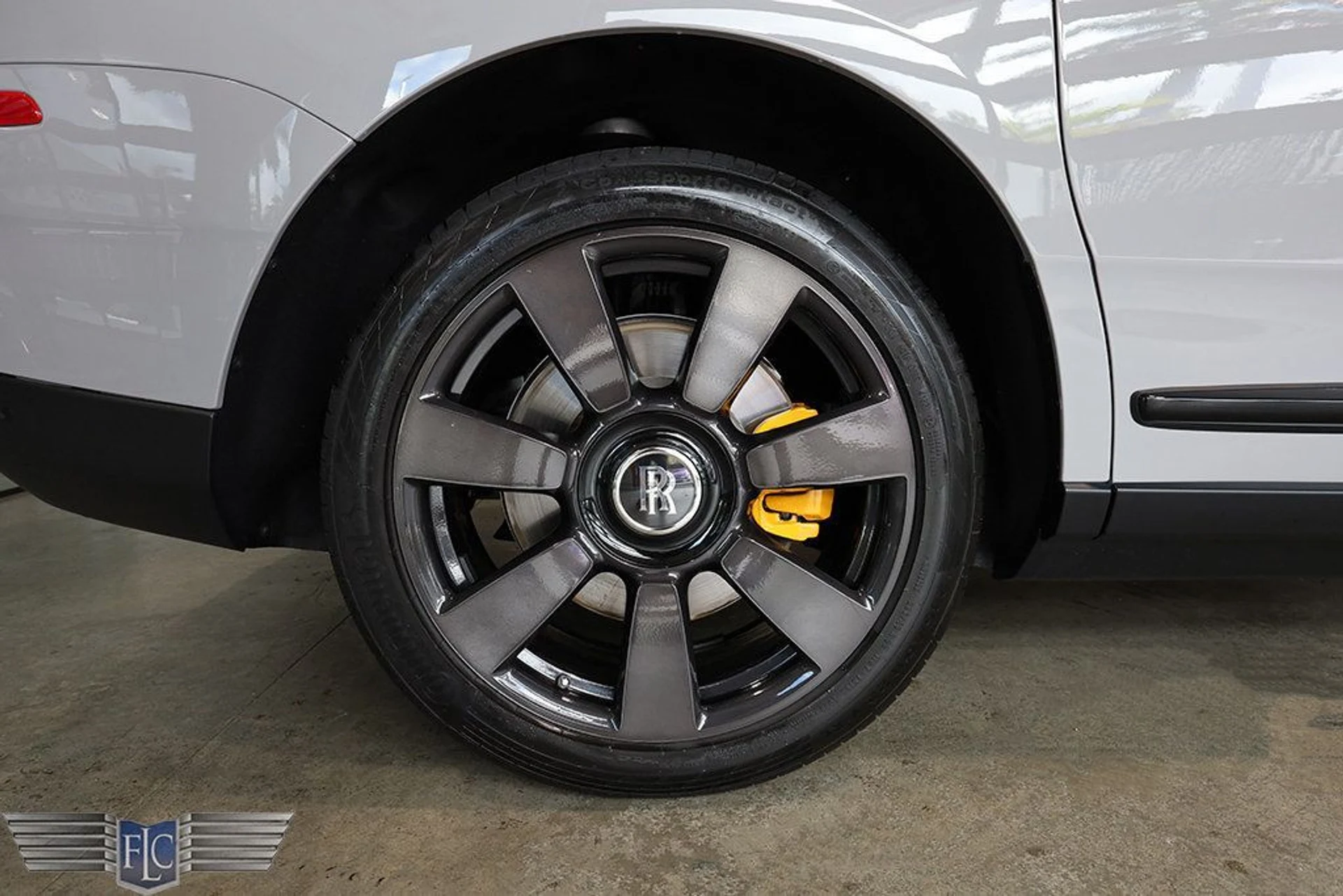 mph038_1994894988_used_2024_rolls_royce_cullinan_blackbadgesportutility_9689_22957854_39_1024_becaf19402