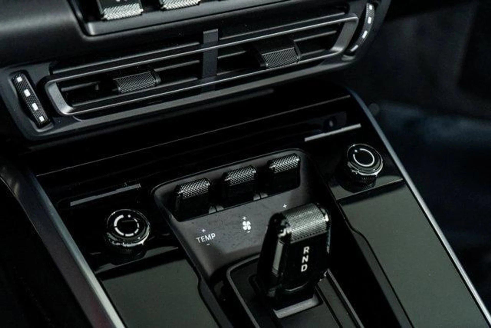 mph038_2008725737_a_W_Ir_MY_6_V_Ur_Xc_Vg_V_Gut11_K2_Eh2_TA_4e2322413f