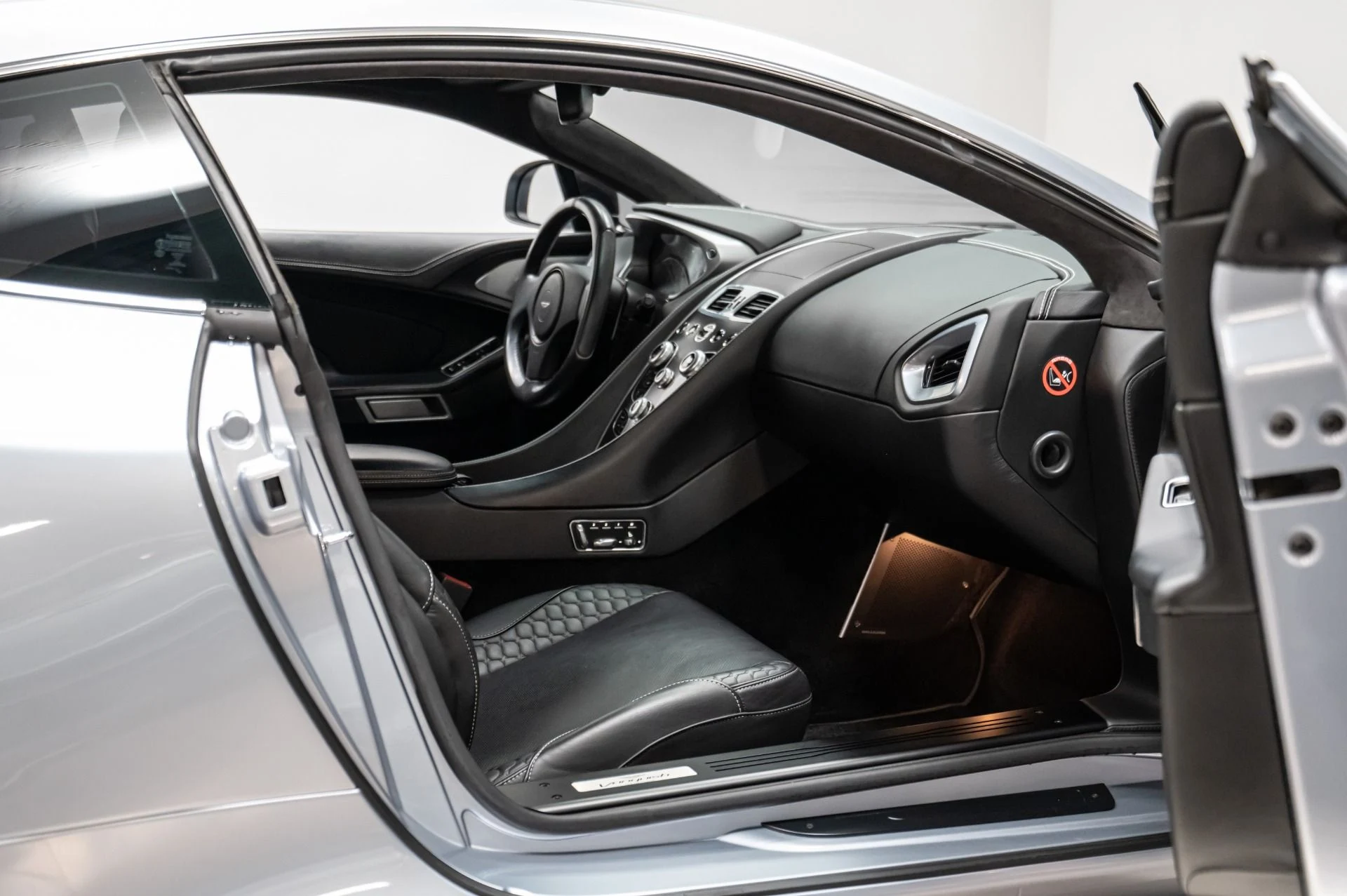 mph038_2011466816_Used_2014_Aston_Martin_Vanquish_V12_1729699077_95e2b13118