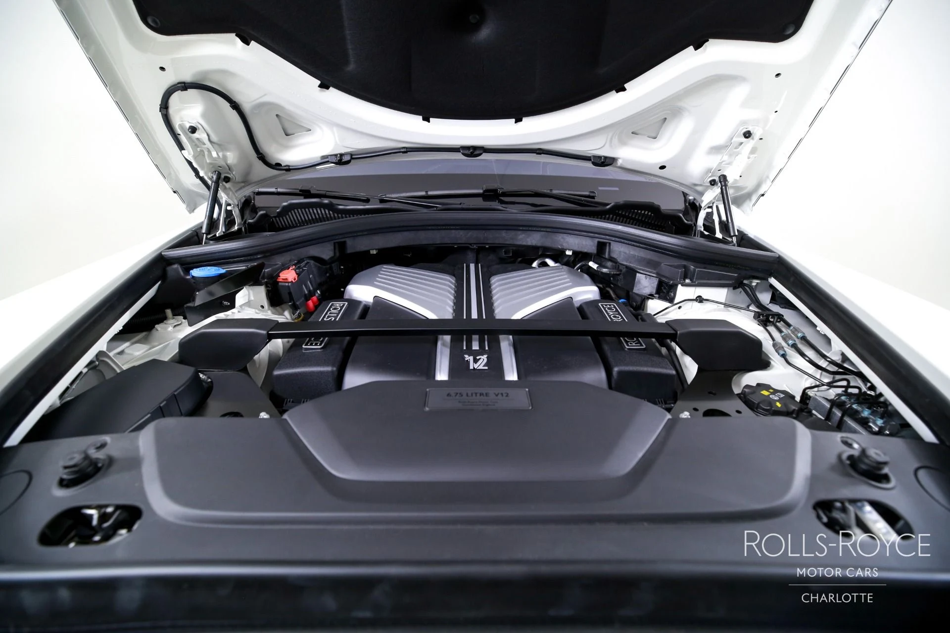 mph038_2015020128_Used_2026_Rolls_Royce_Cullinan_1778874560_cf7c11a696