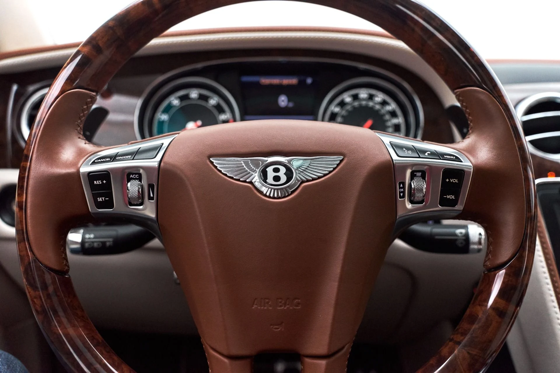 mph038_2020960902_Used_2015_Bentley_Flying_Spur_V8_1615575187_bd1d61fcde
