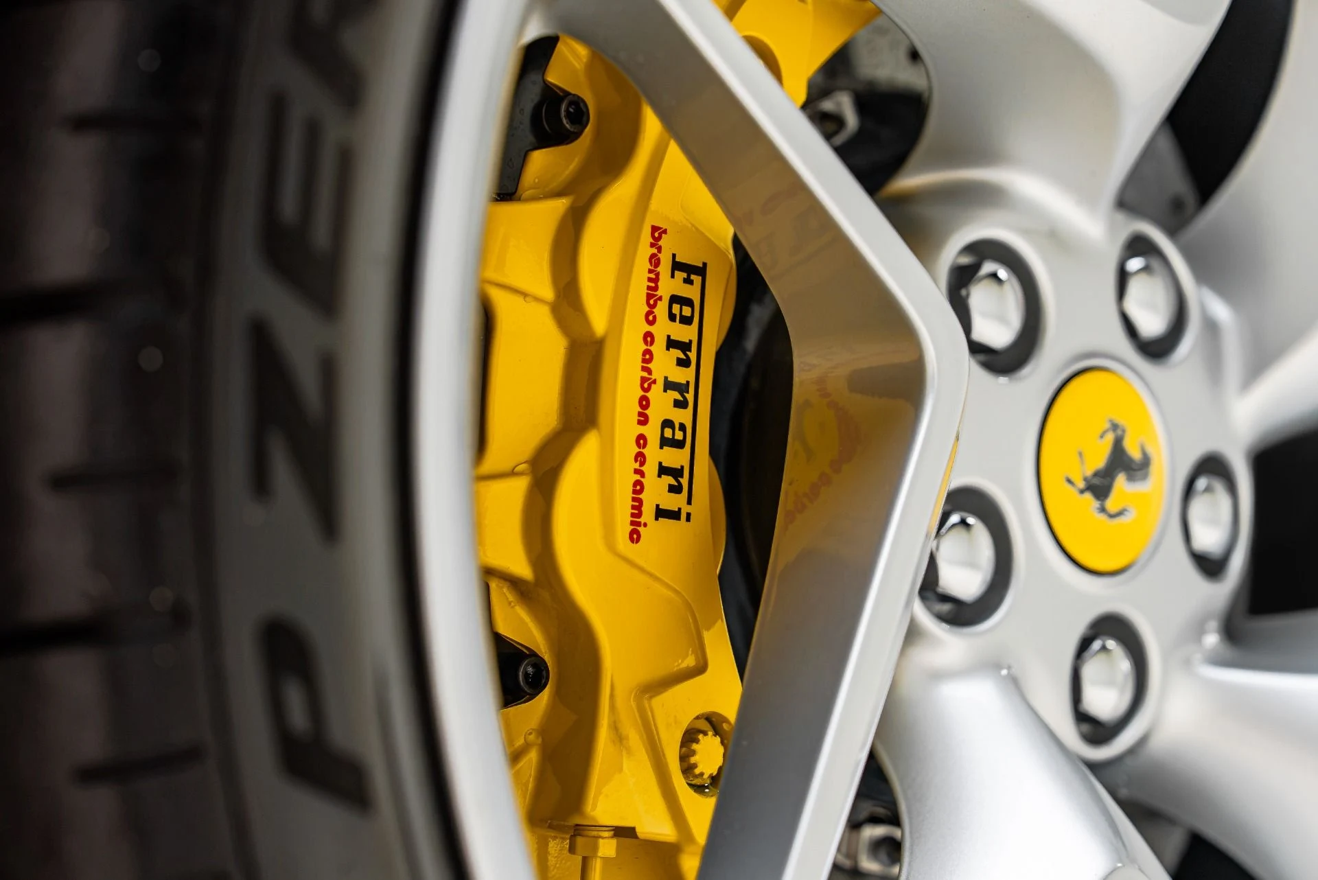 mph038_2034519645_Used_2022_Ferrari_F8_Spider_1785267070_b6e5bb9179