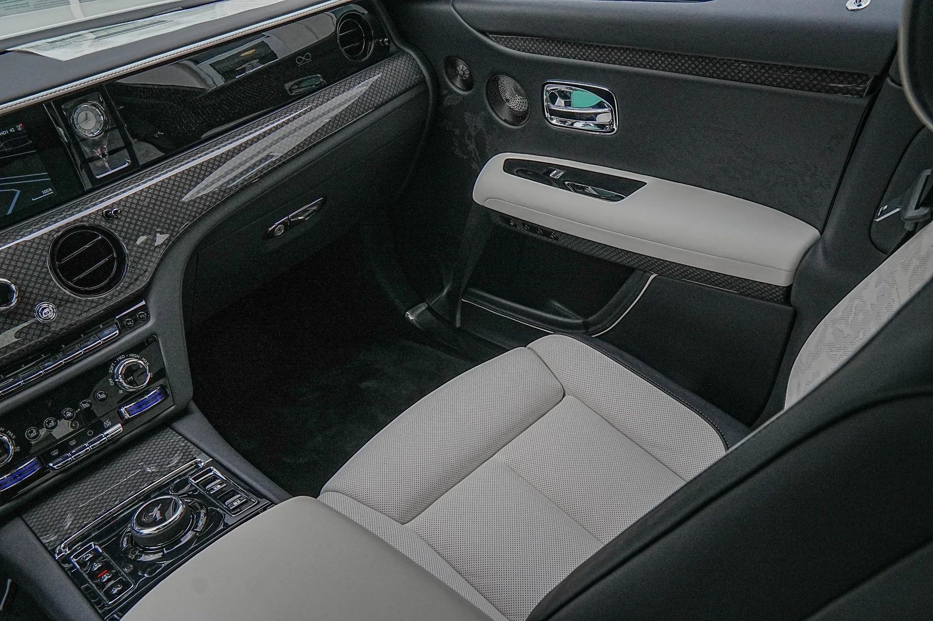 mph038_2038844908_Hi_Tech_Luxury_Imports_LLC_SCA_33_GZ_06_SU_228684_image_38_506ccccebf