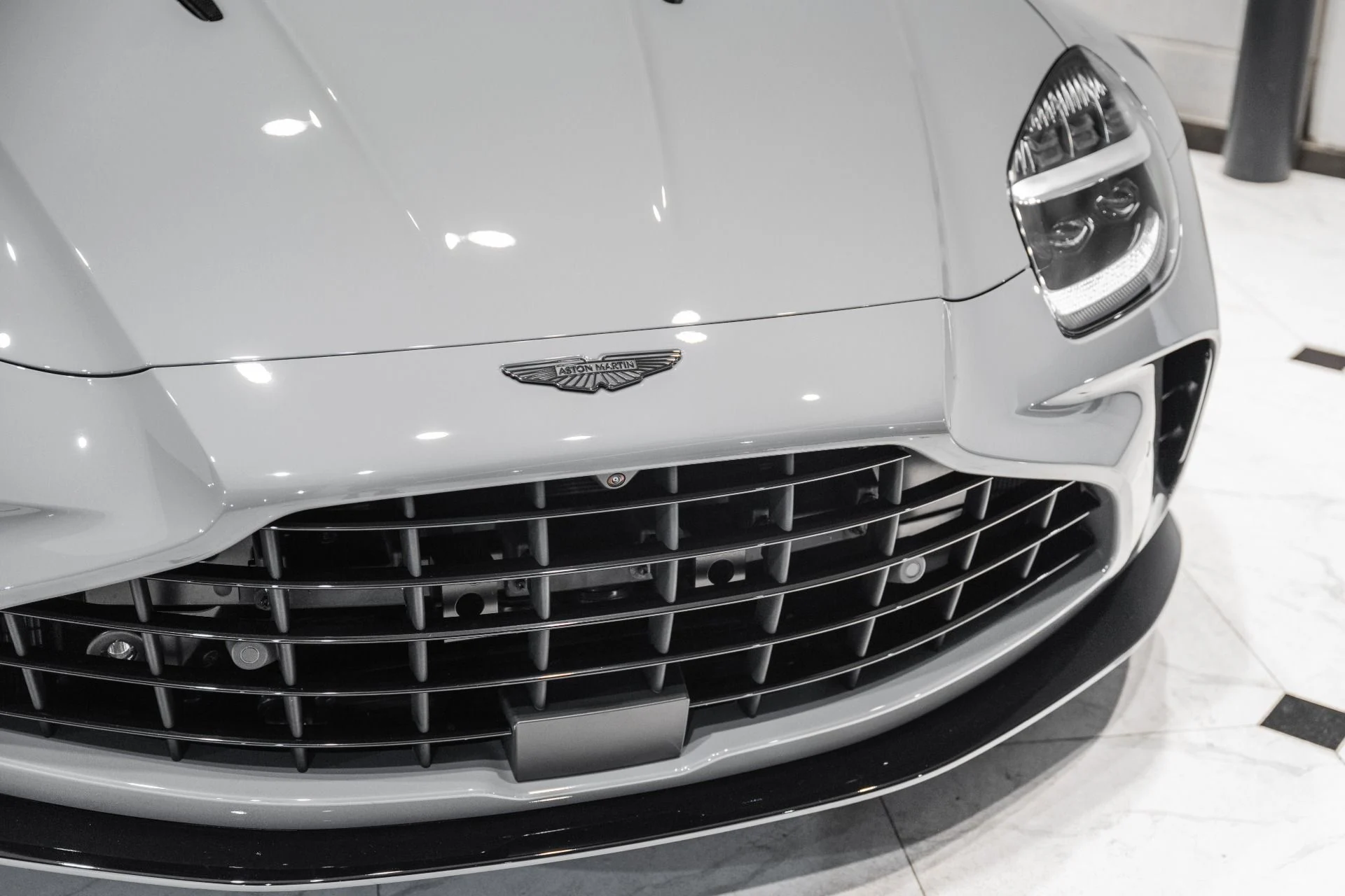 mph038_2043620958_Used_2026_Aston_Martin_Vantage_S_1778492725_e2332d6667