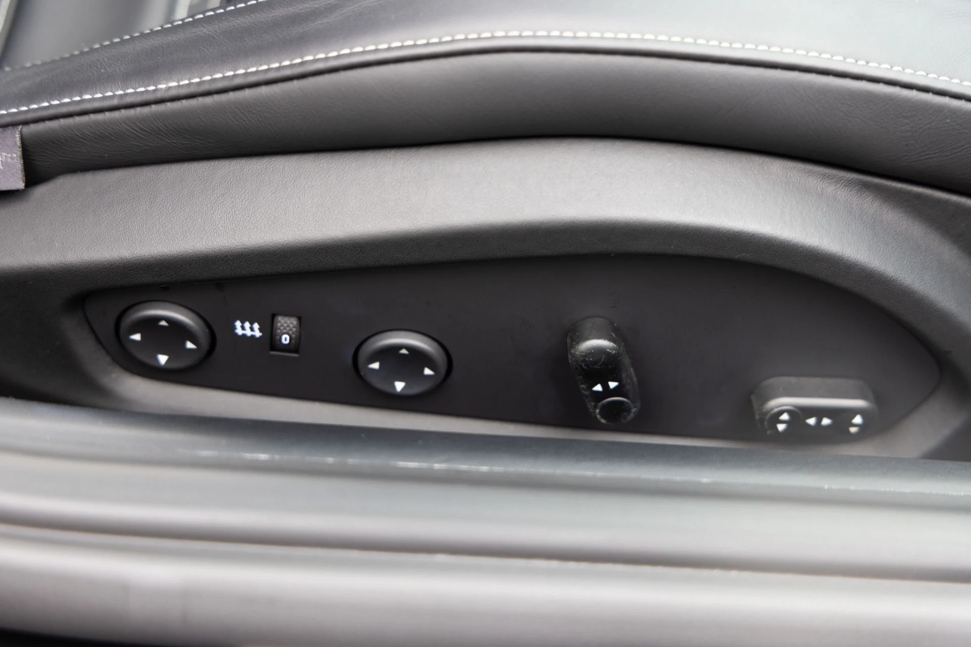 mph038_2050288468_Used_2014_Ferrari_F12berlinetta_1761682379_ab1fcb83f1