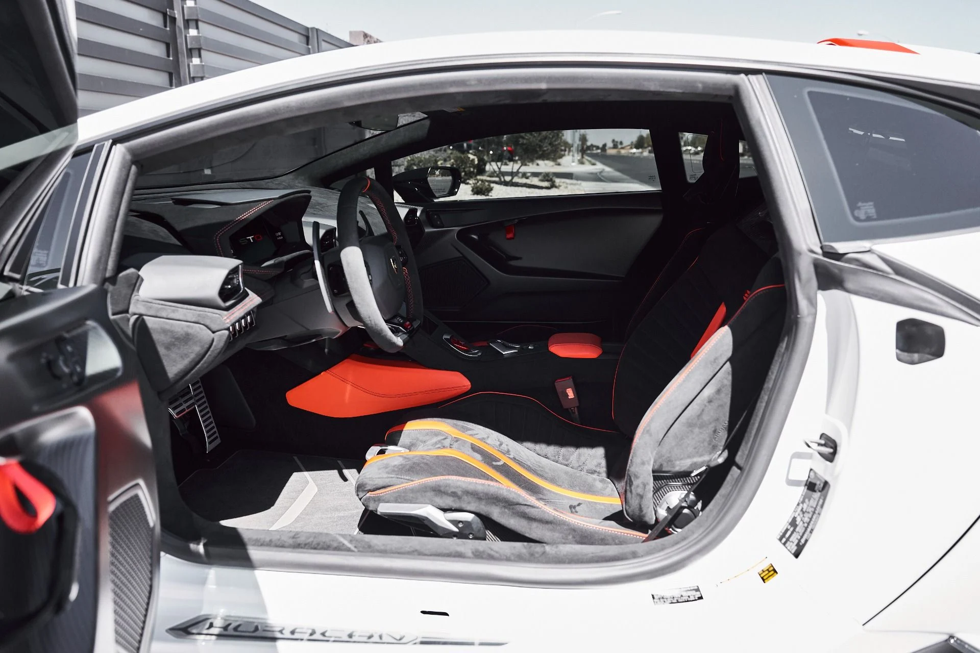 mph038_2071525716_Used_2024_Lamborghini_Huracan_STO_Base_1775782814_97cb9a540c