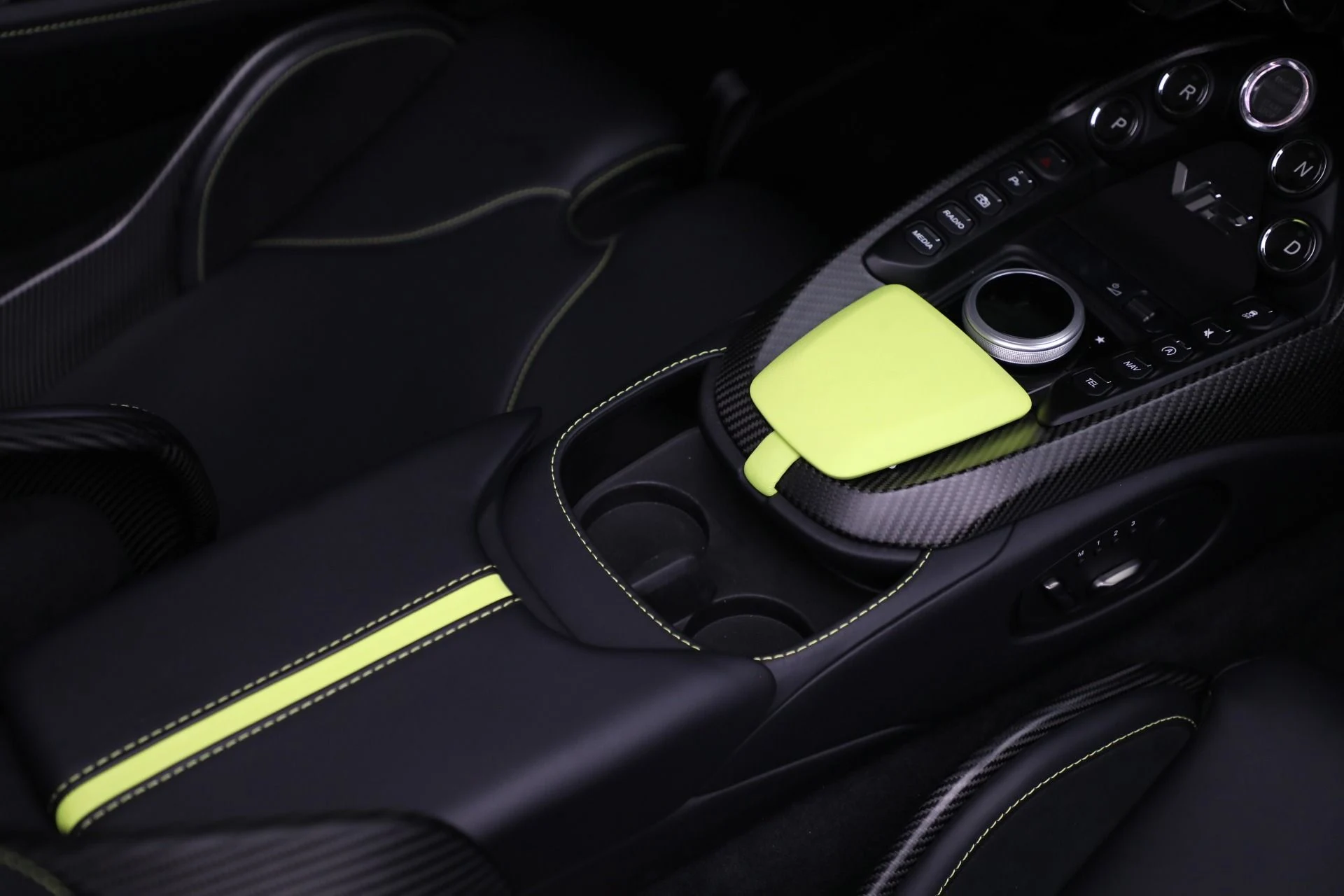 mph038_2076991495_Used_2023_Aston_Martin_Vantage_V12_a30b1f9570
