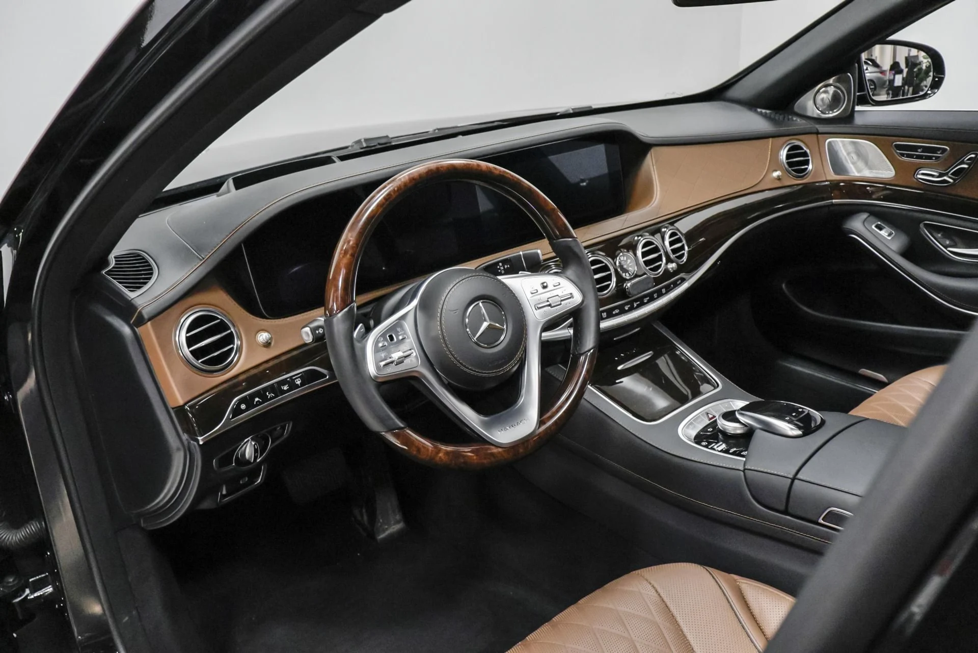 mph038_20786017_Used_2019_Mercedes_Benz_S_Class_Maybach_S_560_4_MATIC_1761681414_376cefb795