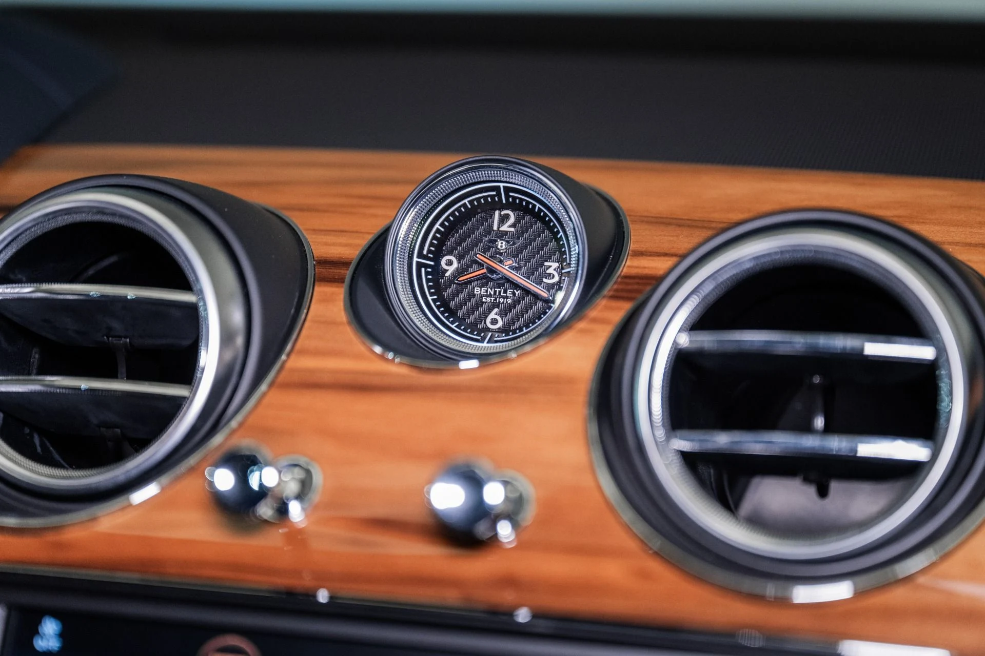mph038_2080605412_Used_2019_Bentley_Bentayga_V8_1759420865_70336d56ce