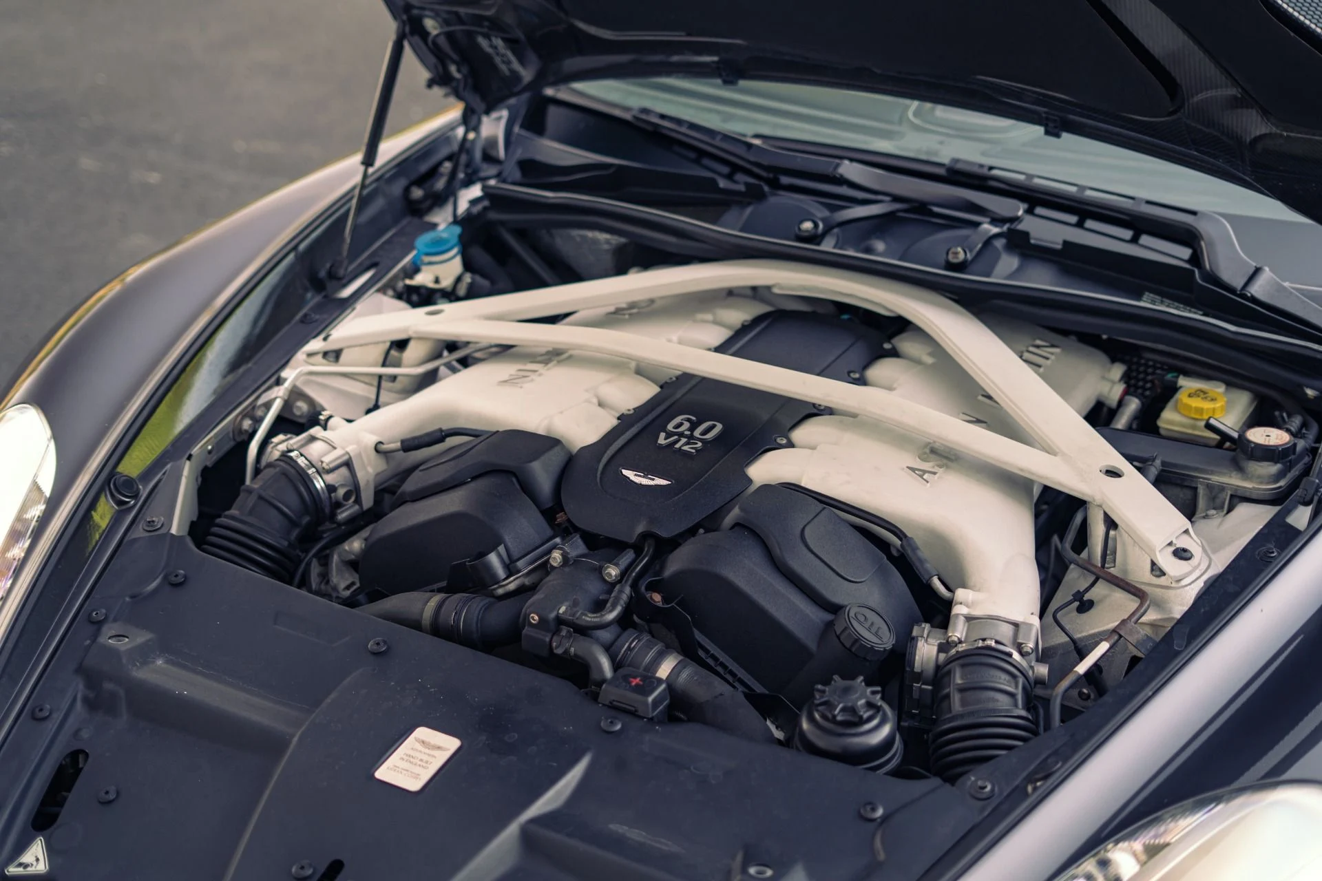 mph038_2100903339_Used_2014_Aston_Martin_Vanquish_Carbon_Exterior_Package_1783984882_22be6a761b