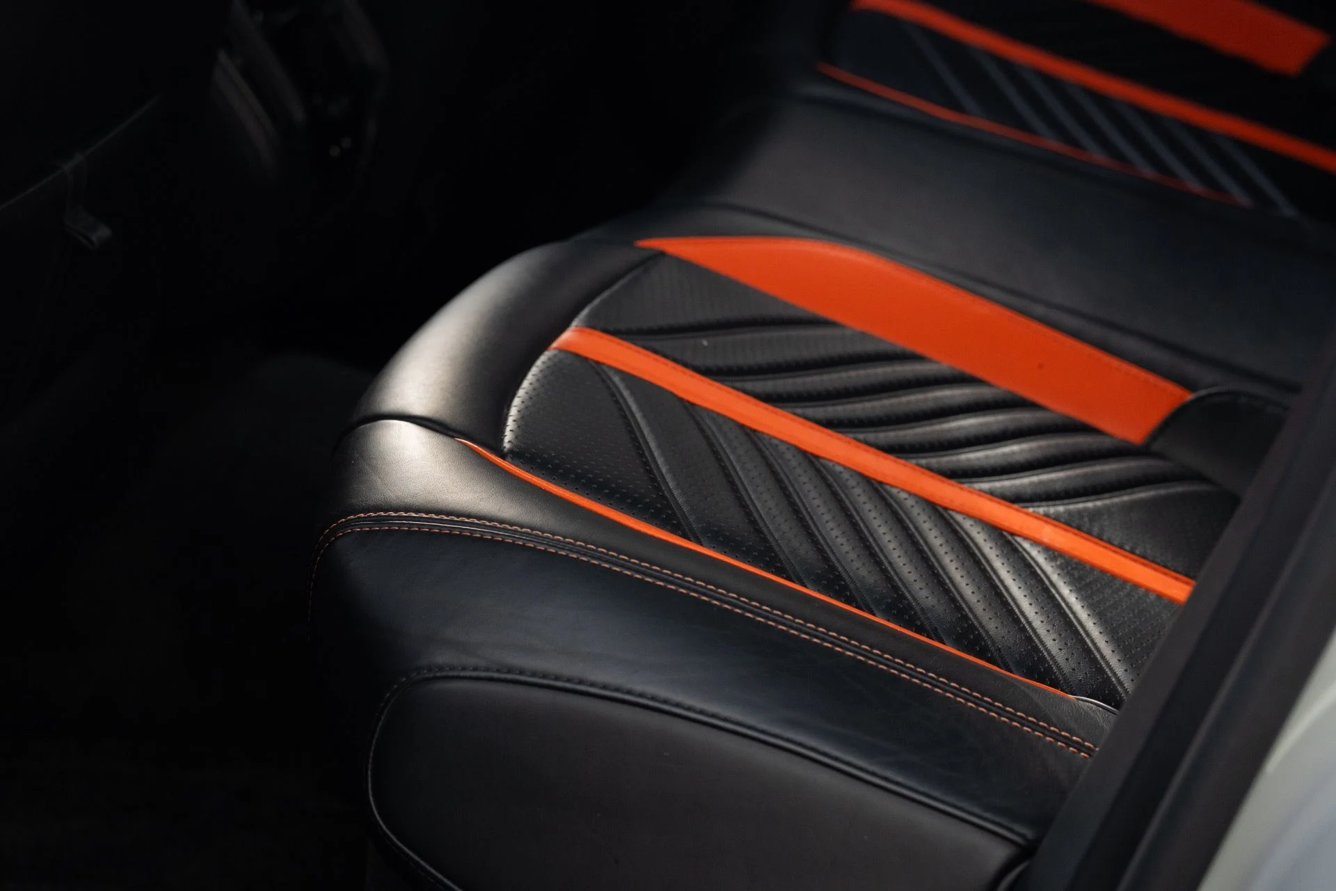 mph038_2104374909_Used_2023_Aston_Martin_DBX_707_1756441558_d771a9049b