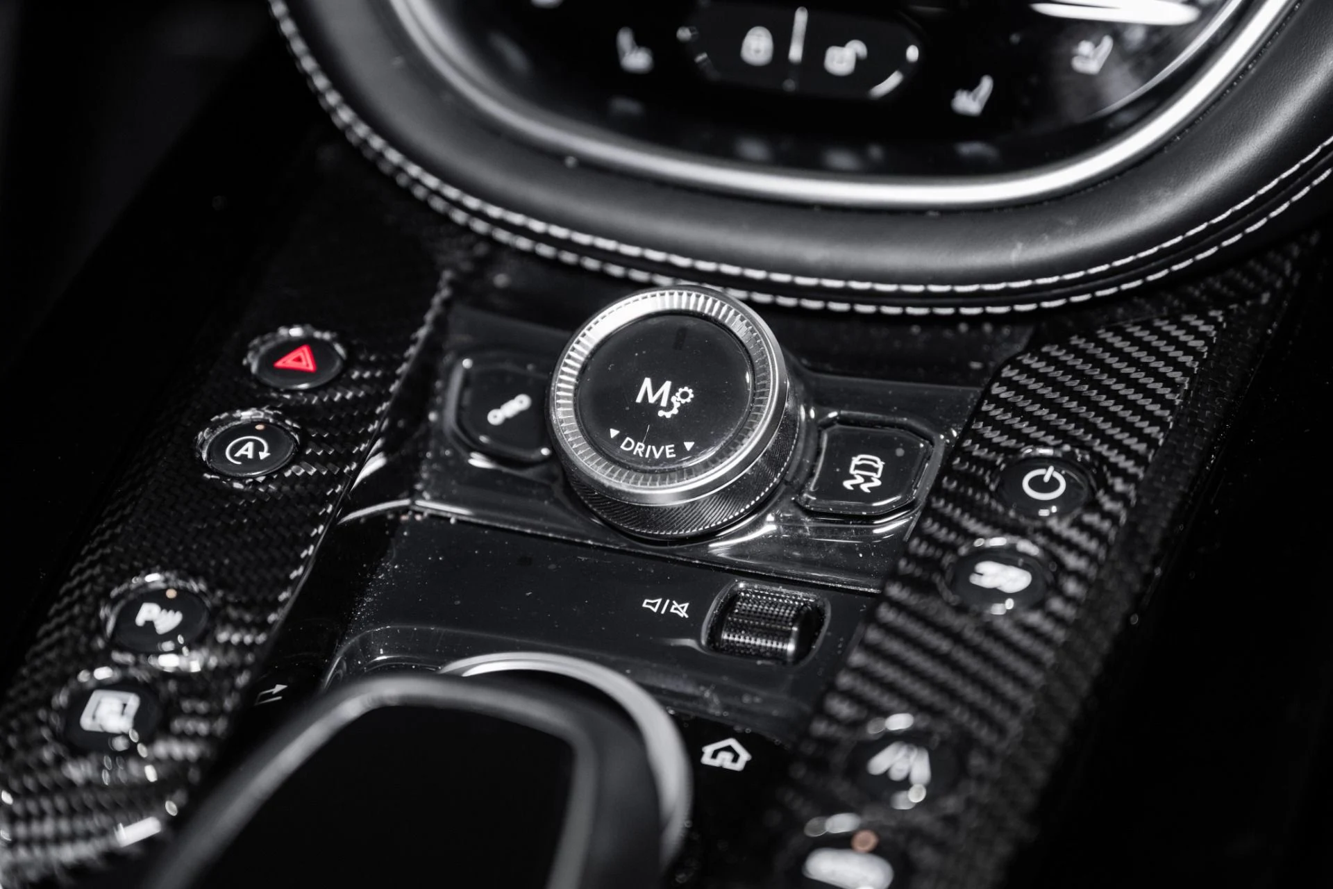 mph038_2109642080_Used_2023_Aston_Martin_DBX_707_1761749500_6cb15c6302