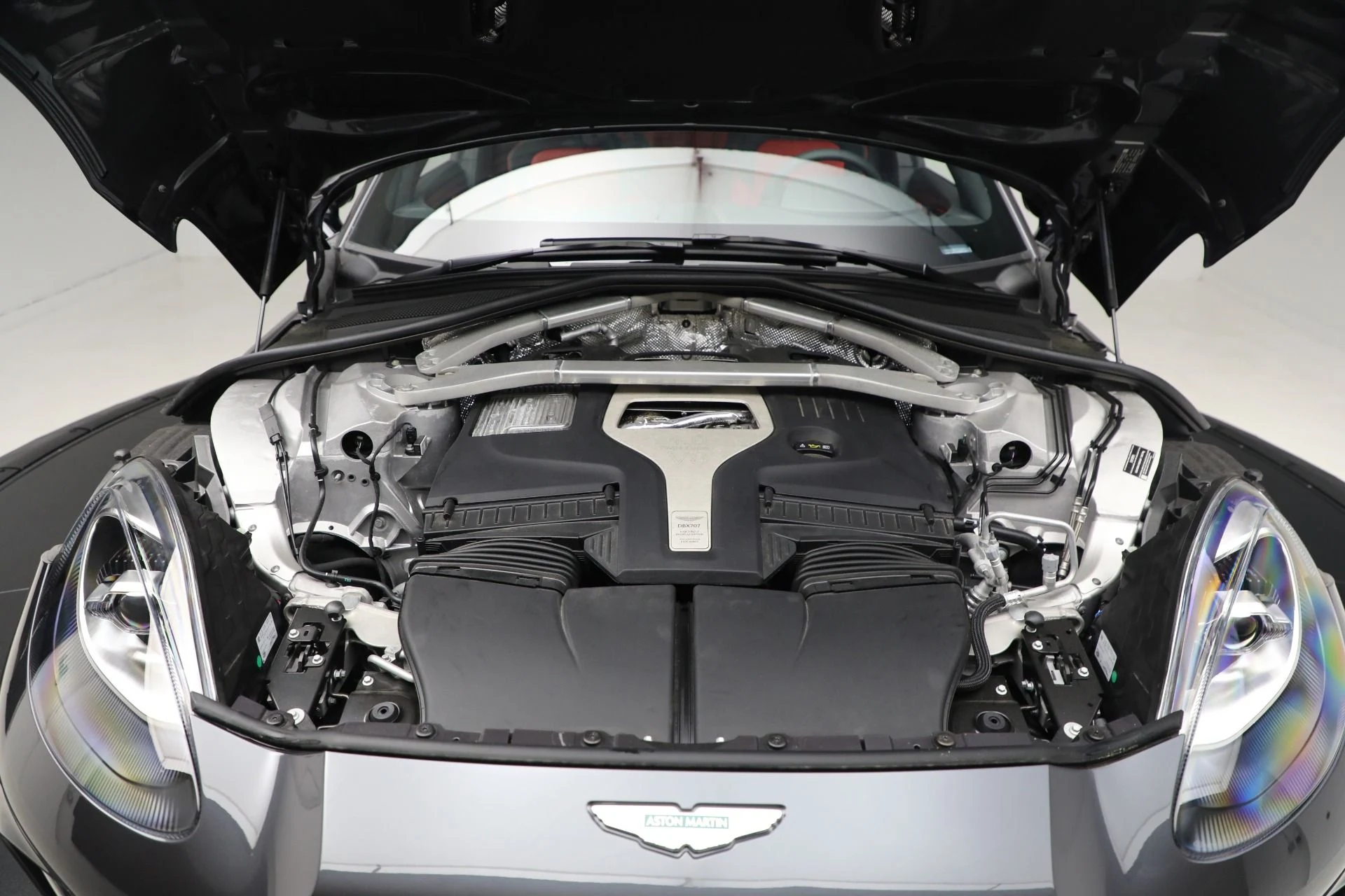 mph038_2114268338_New_2025_Aston_Martin_DBX_707_4879d3a71e