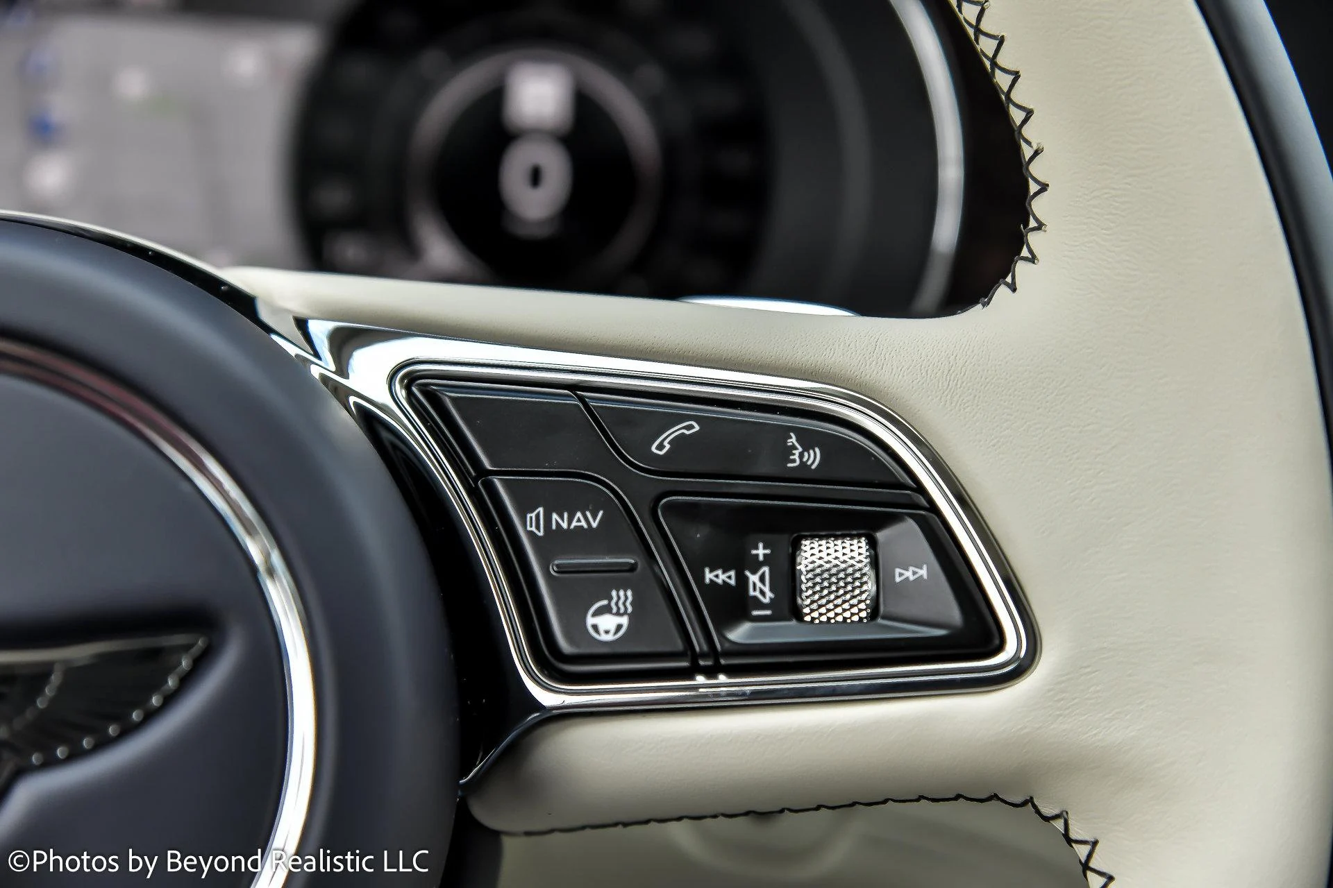 mph038_2129831602_Used_2024_Bentley_Bentayga_Azure_1760342171_f2b626e307
